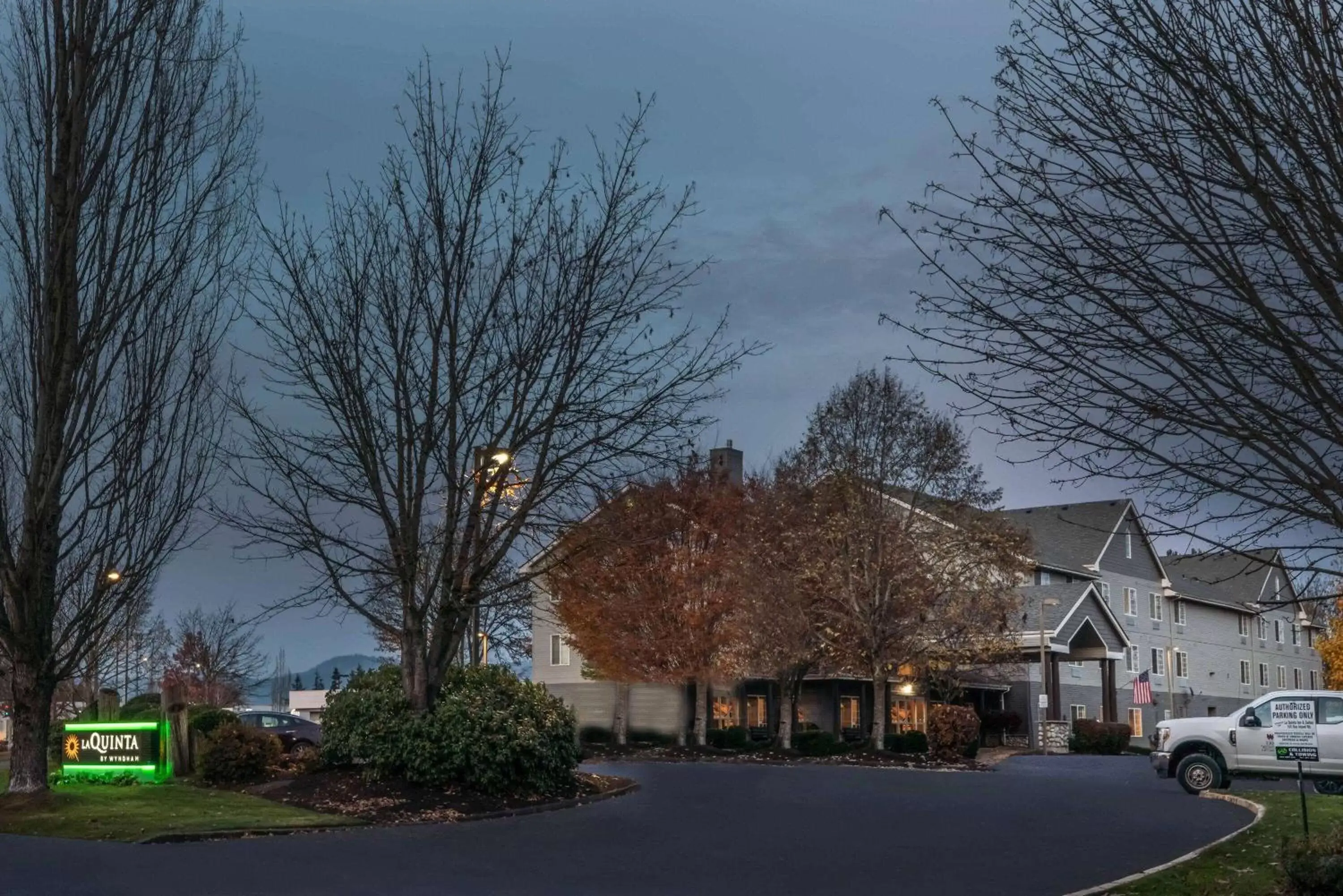 Property building in La Quinta by Wyndham Eugene Property building in La Quinta by Wyndham Eugene