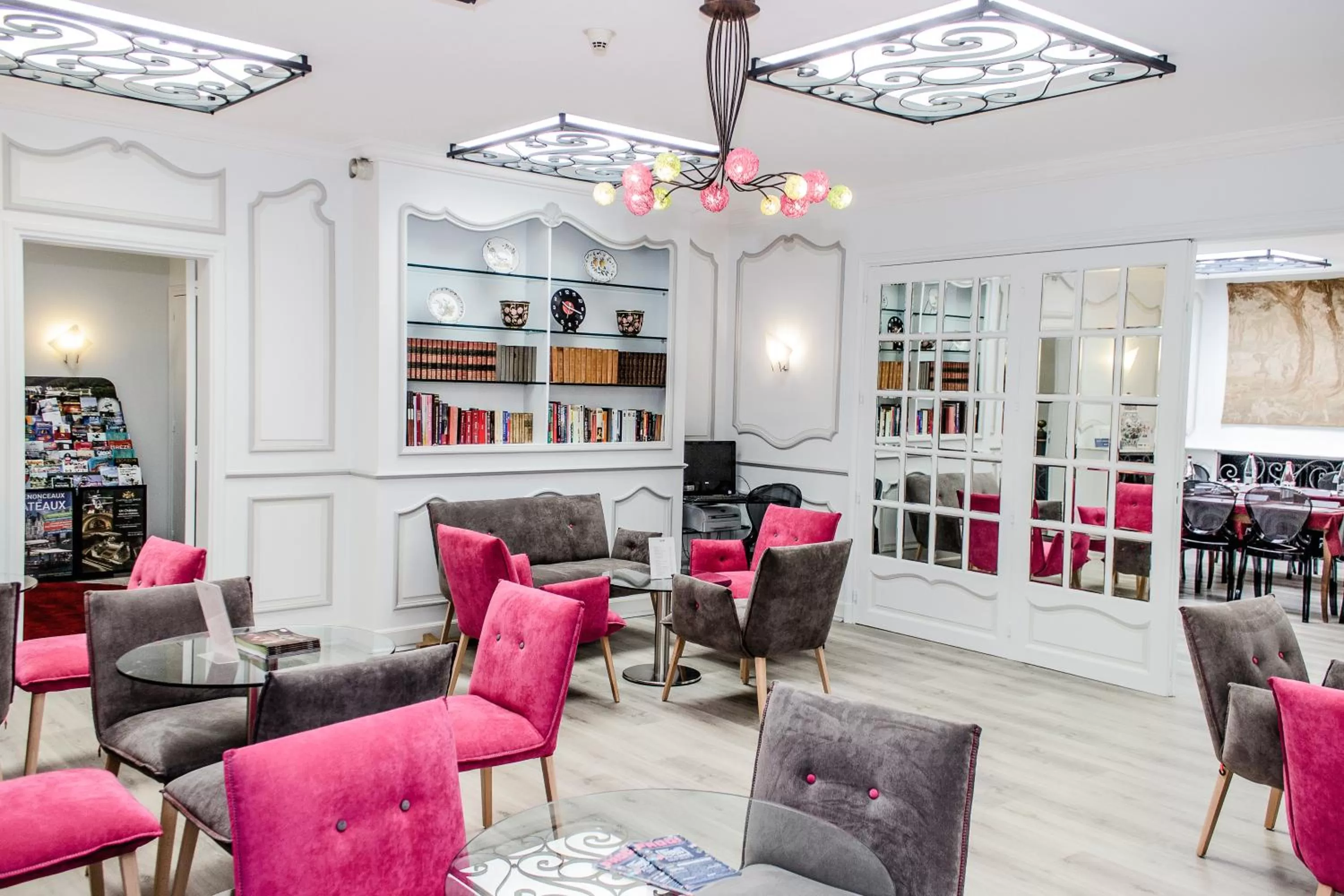 Communal lounge/ TV room in Kyriad Hotel Tours Centre