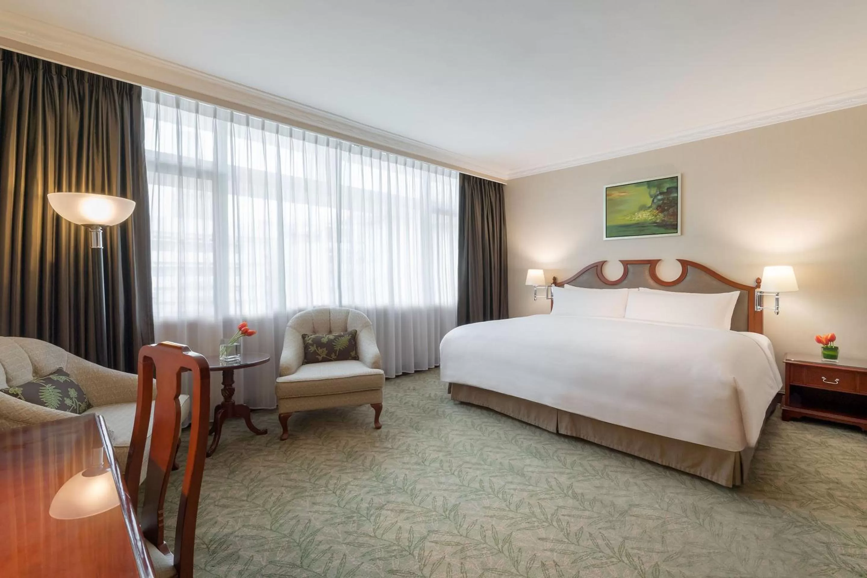 Bedroom, Bed in Marco Polo Hongkong Hotel