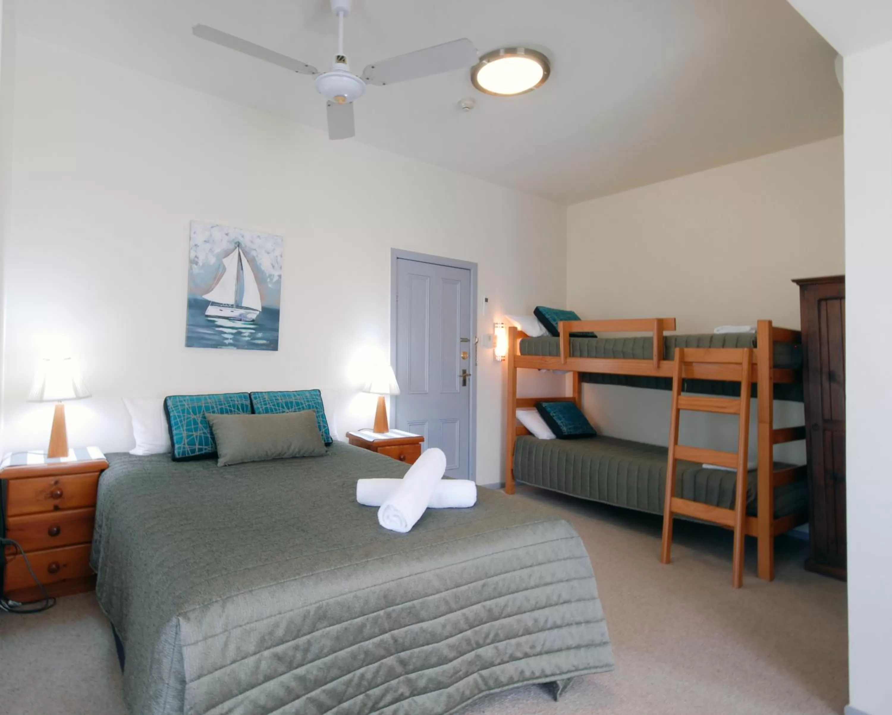 Bed in Riverview Boutique Motel