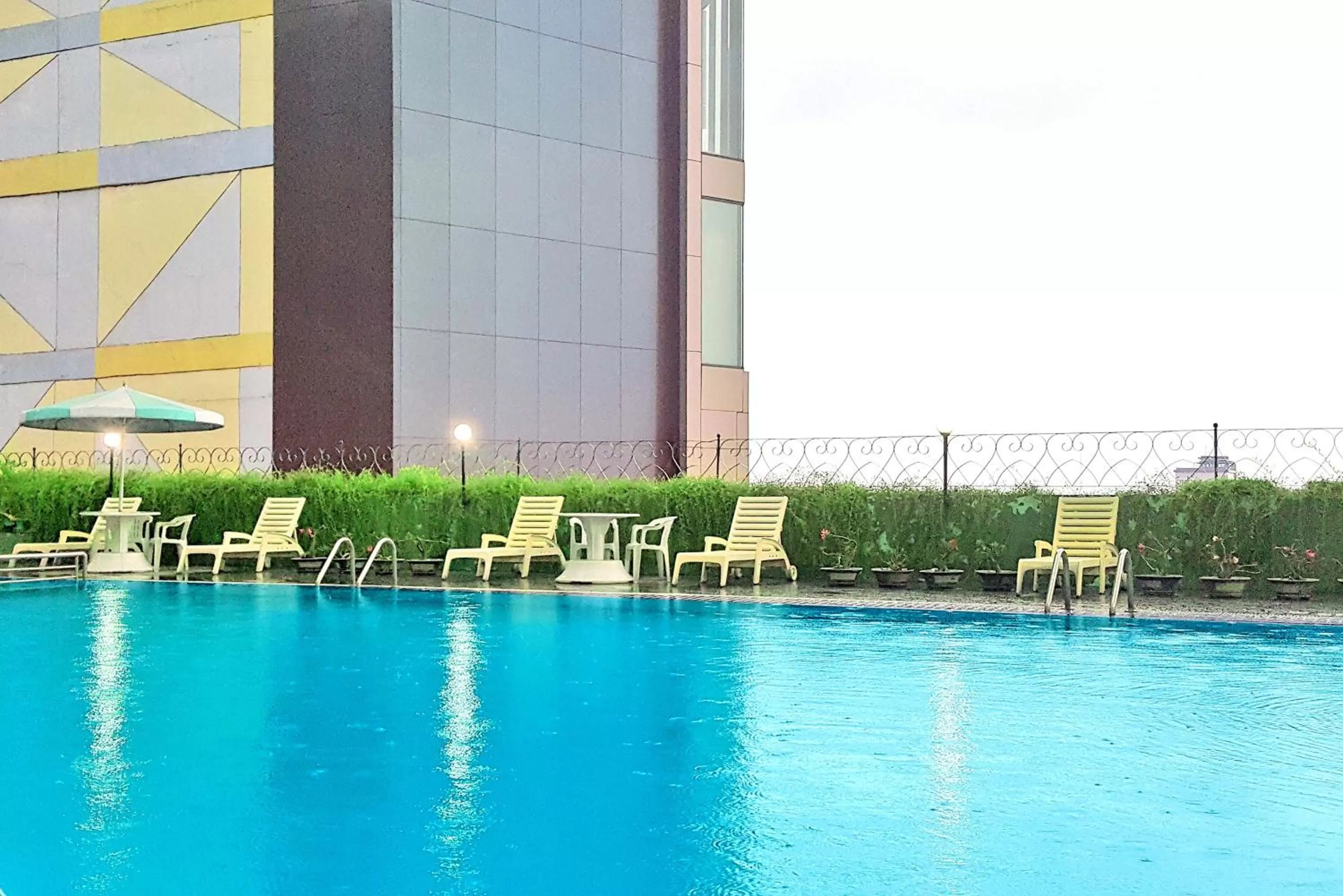 Swimming pool in Tunjungan Hotel