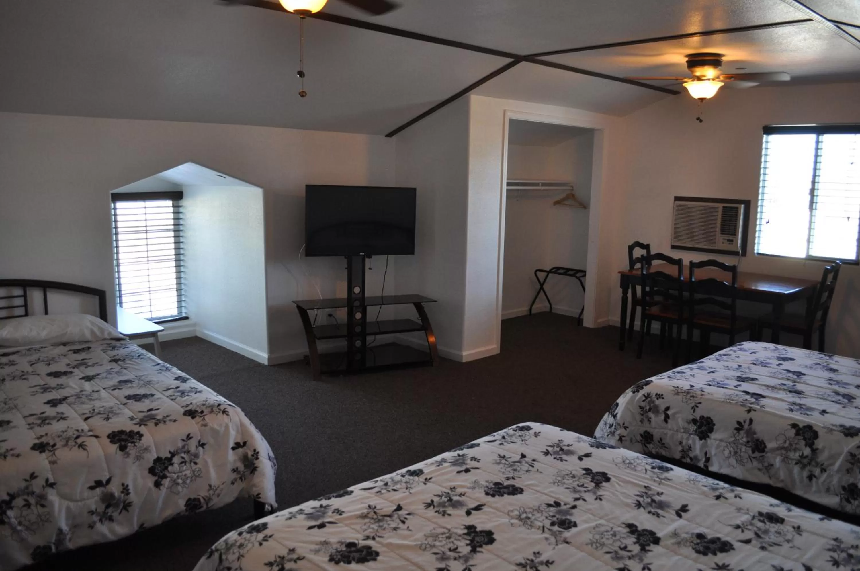 Photo of the whole room, Bed in K7 Bed and Breakfast