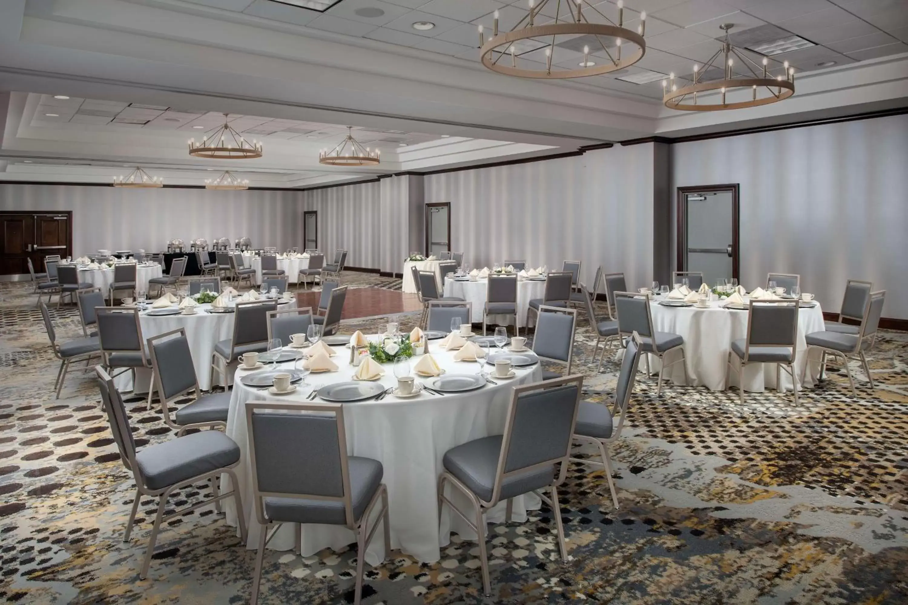 Meeting/conference room, Restaurant/Places to Eat in Embassy Suites by Hilton Dulles North Loudoun