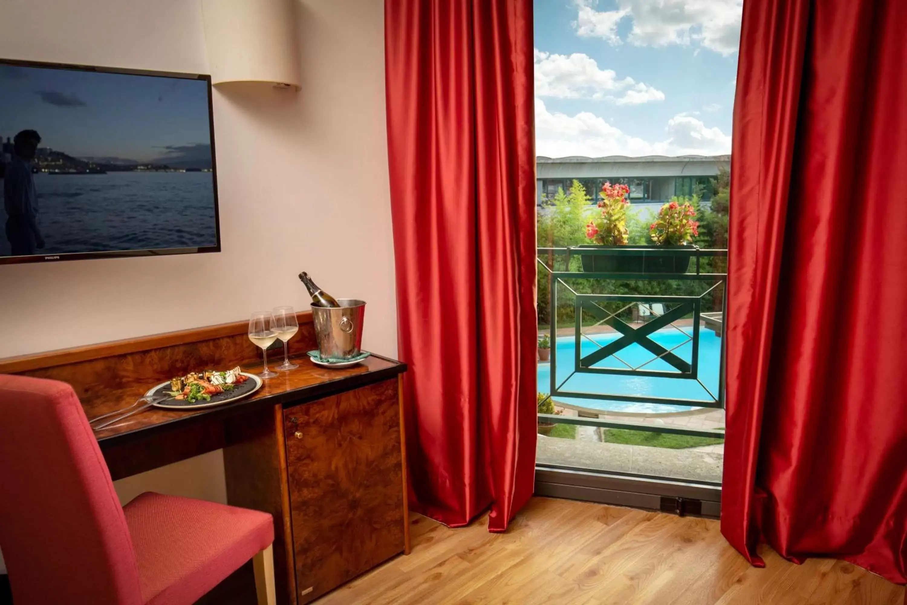 Bedroom, Pool View in Best Western Park Hotel Roma Nord