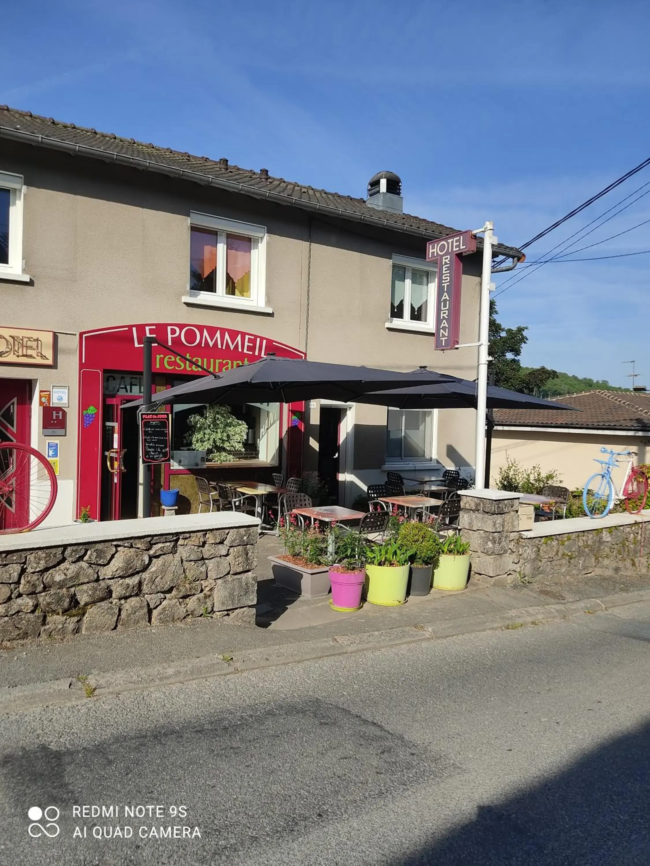 Property Building in Hôtel Le Pommeil