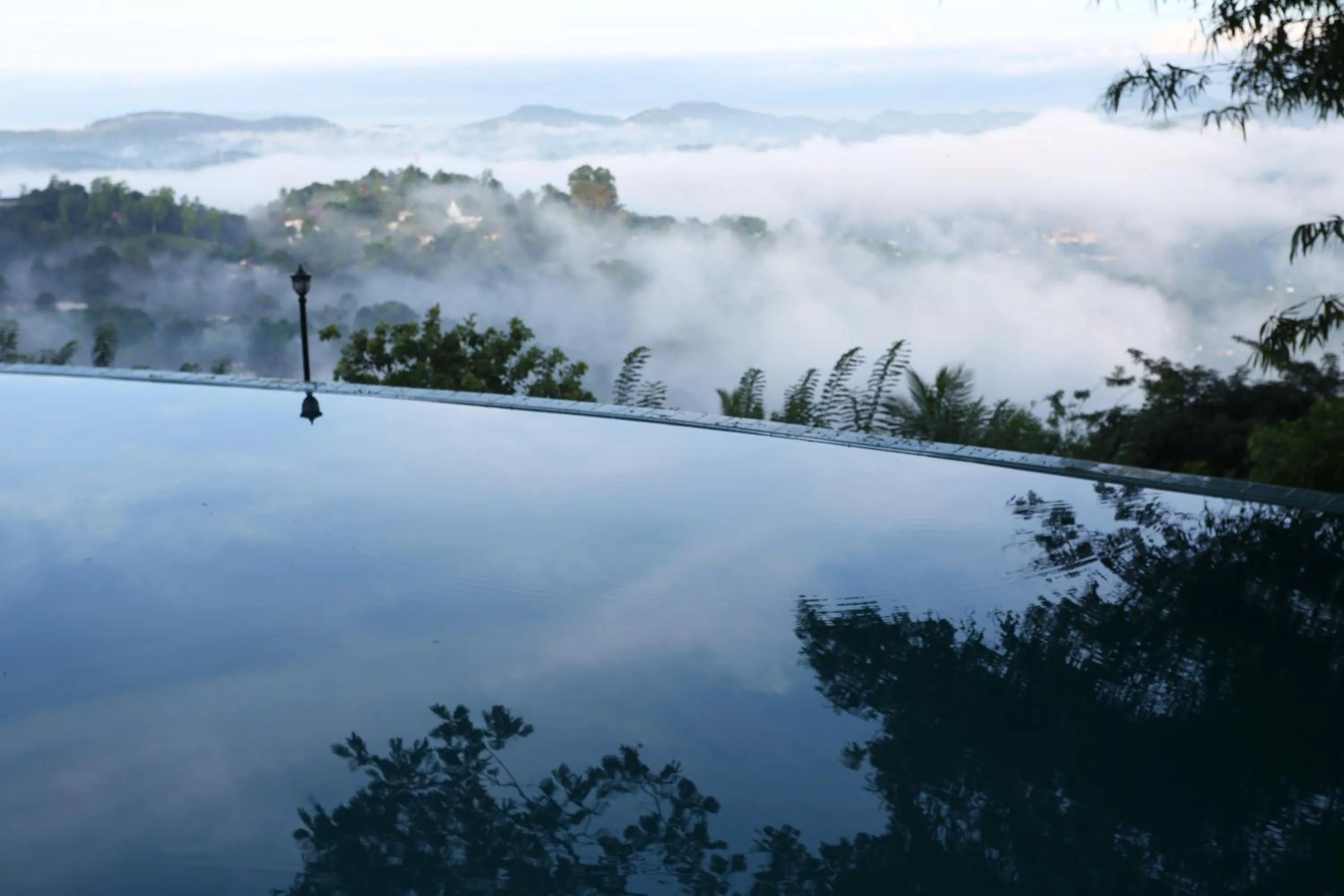 Swimming pool in Randholee Resort & Spa