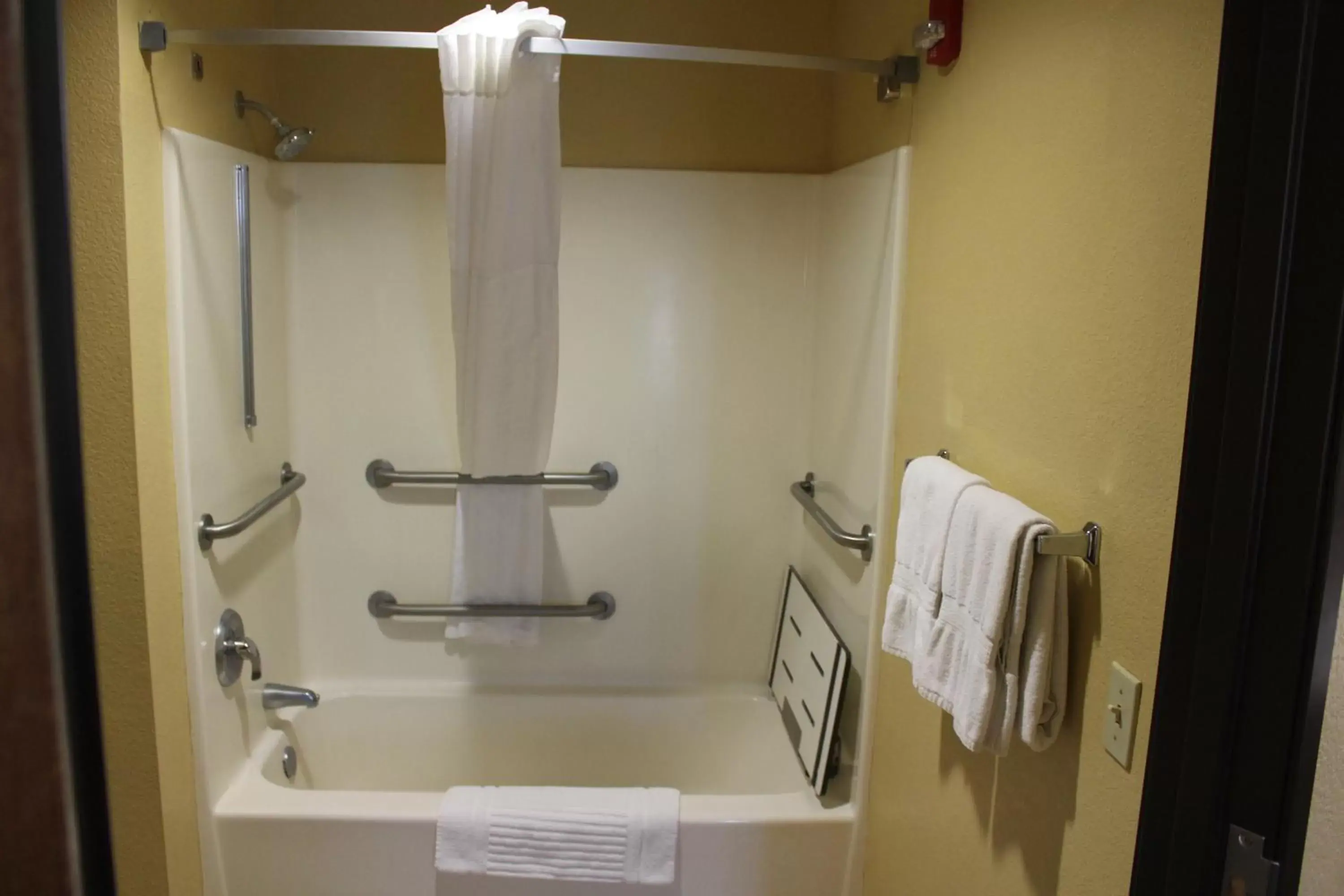 Shower, Bathroom in Comfort Inn Green Valley I-19