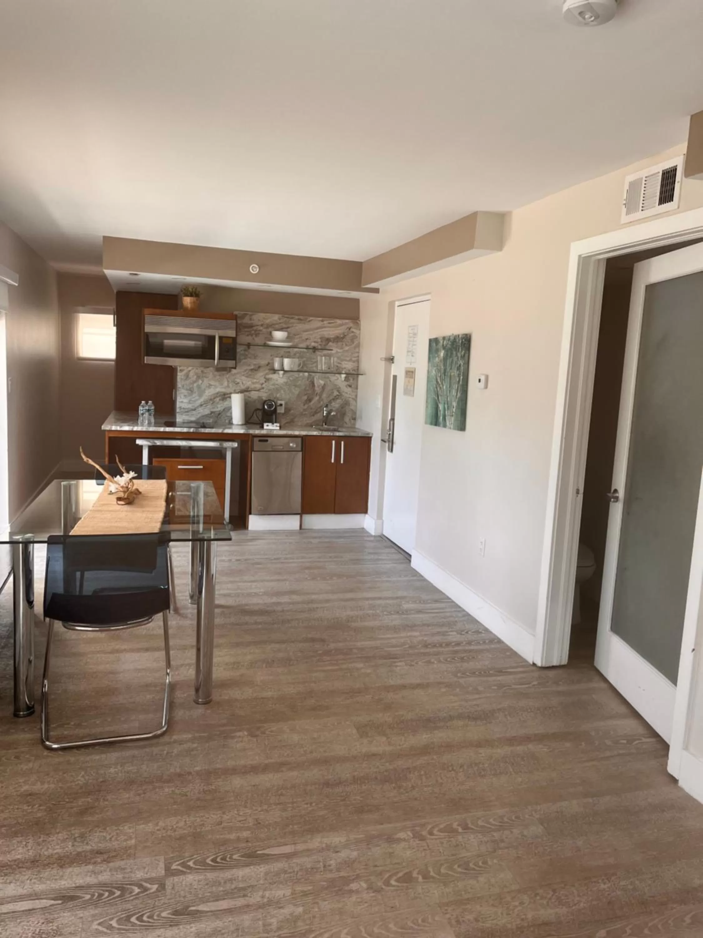 Dining area in Suites at The Strand on Ocean Drive