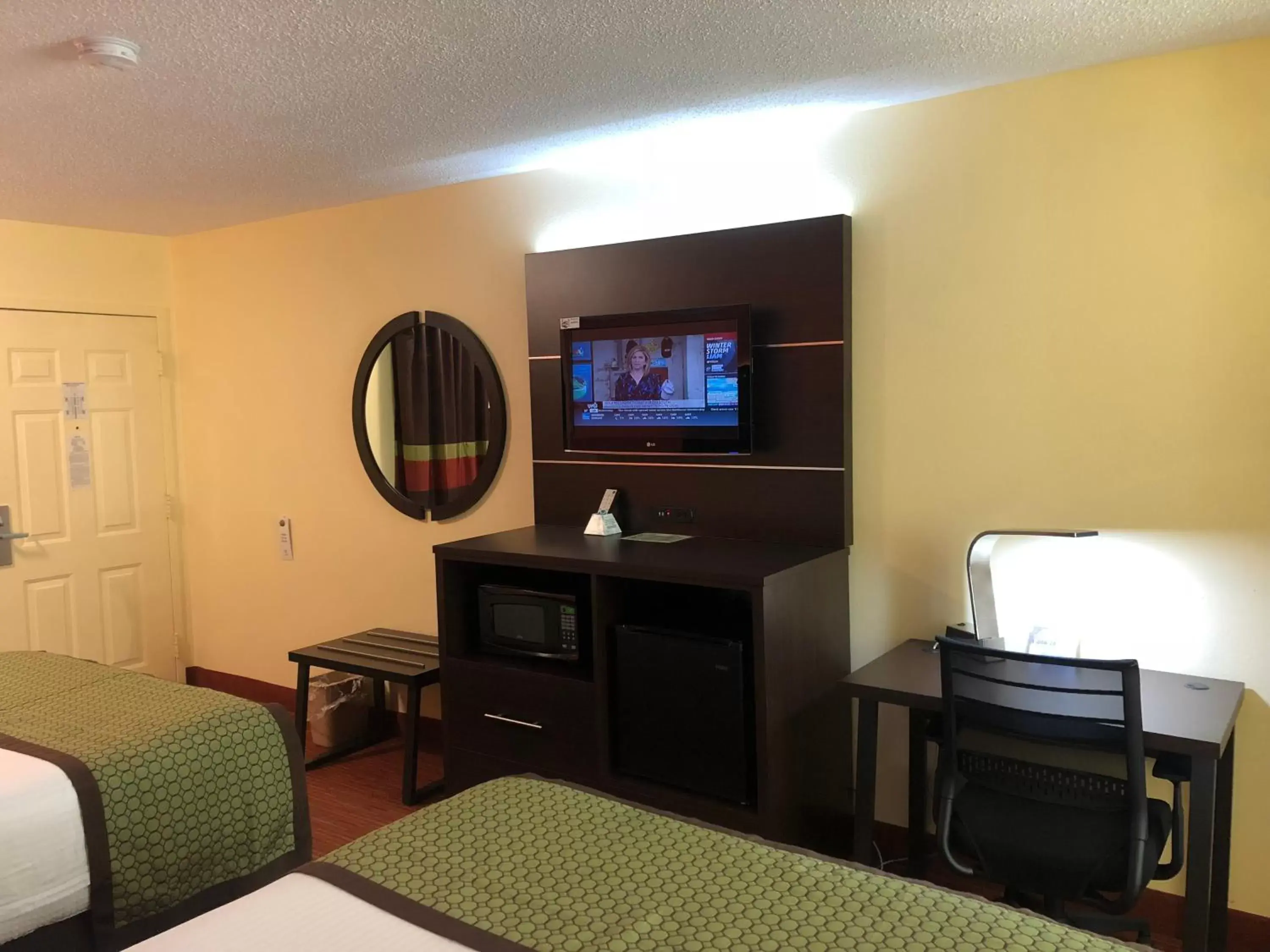 TV and multimedia, TV/Entertainment Center in SureStay Hotel by Best Western Manning