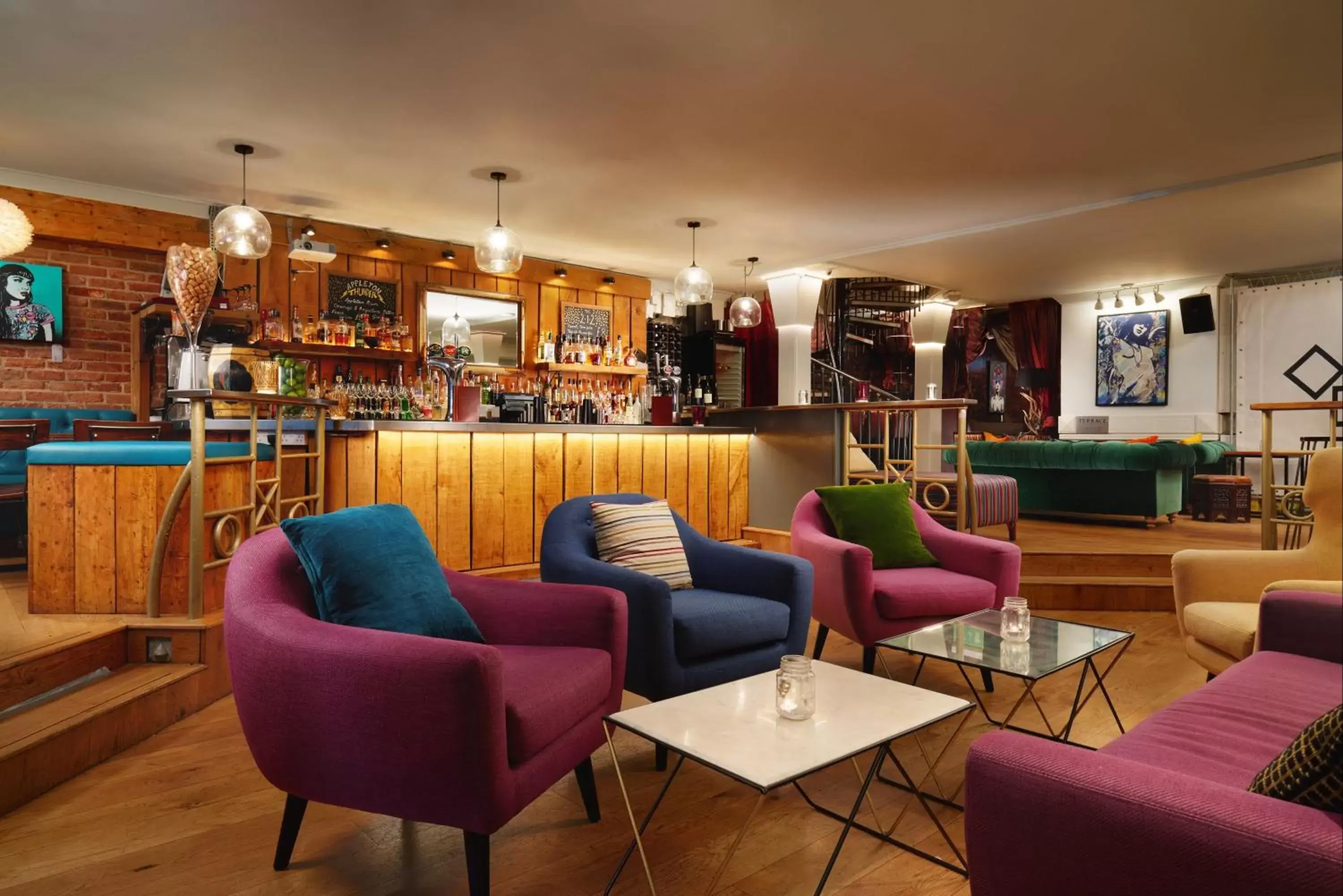 Lounge or bar, Lounge/Bar in Berkeley Suites