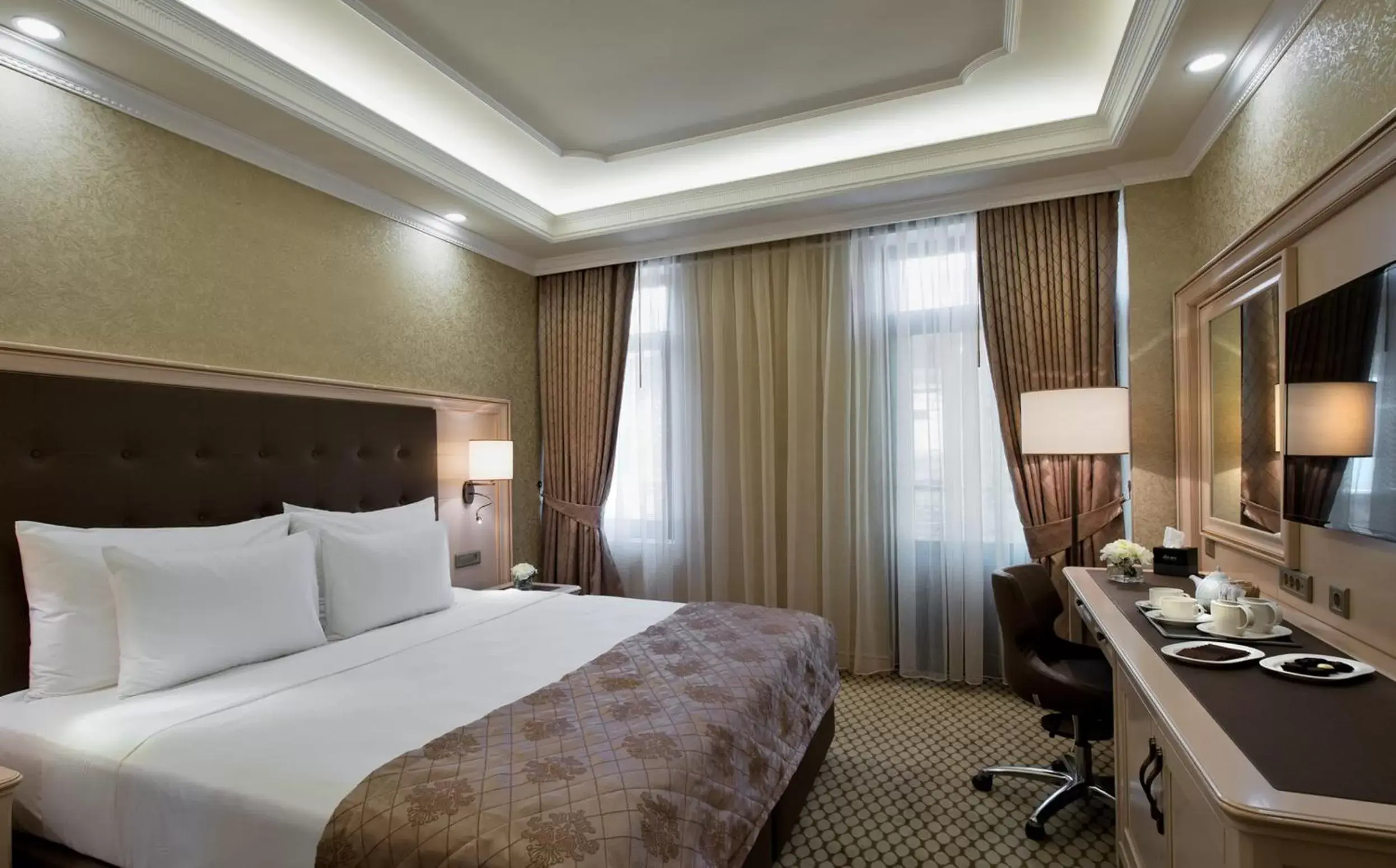 Bedroom, Bed in Divan Suites Batumi
