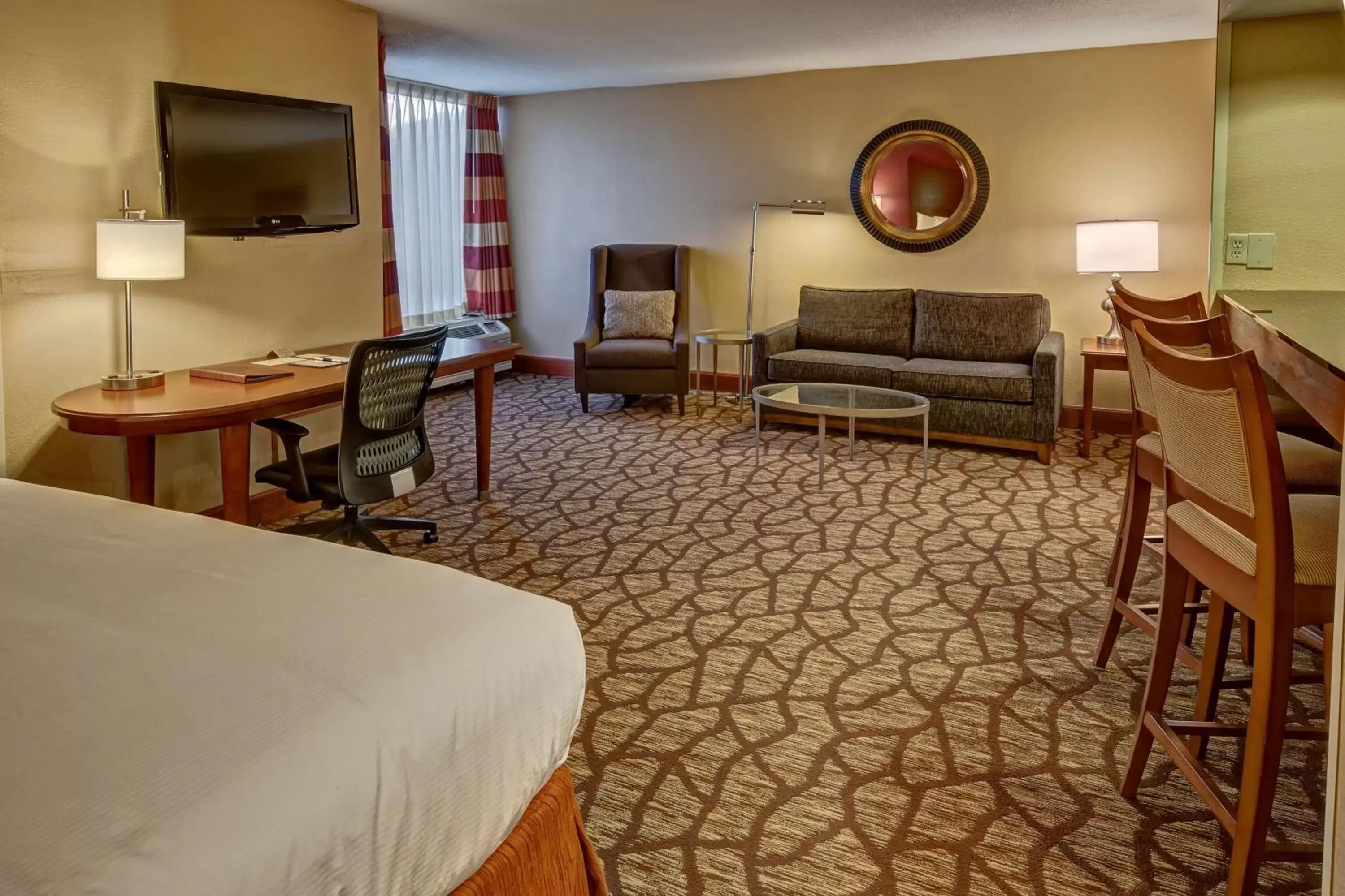 Bedroom, Seating Area in DoubleTree by Hilton Hotel Oak Ridge - Knoxville