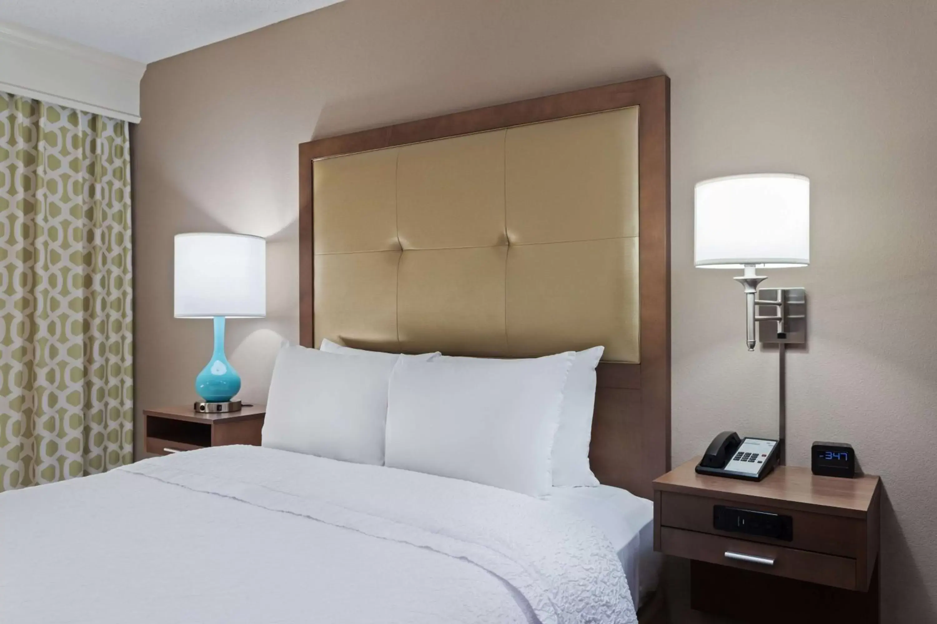 Bed in Hampton Inn & Suites Atlanta/Duluth/Gwinnett