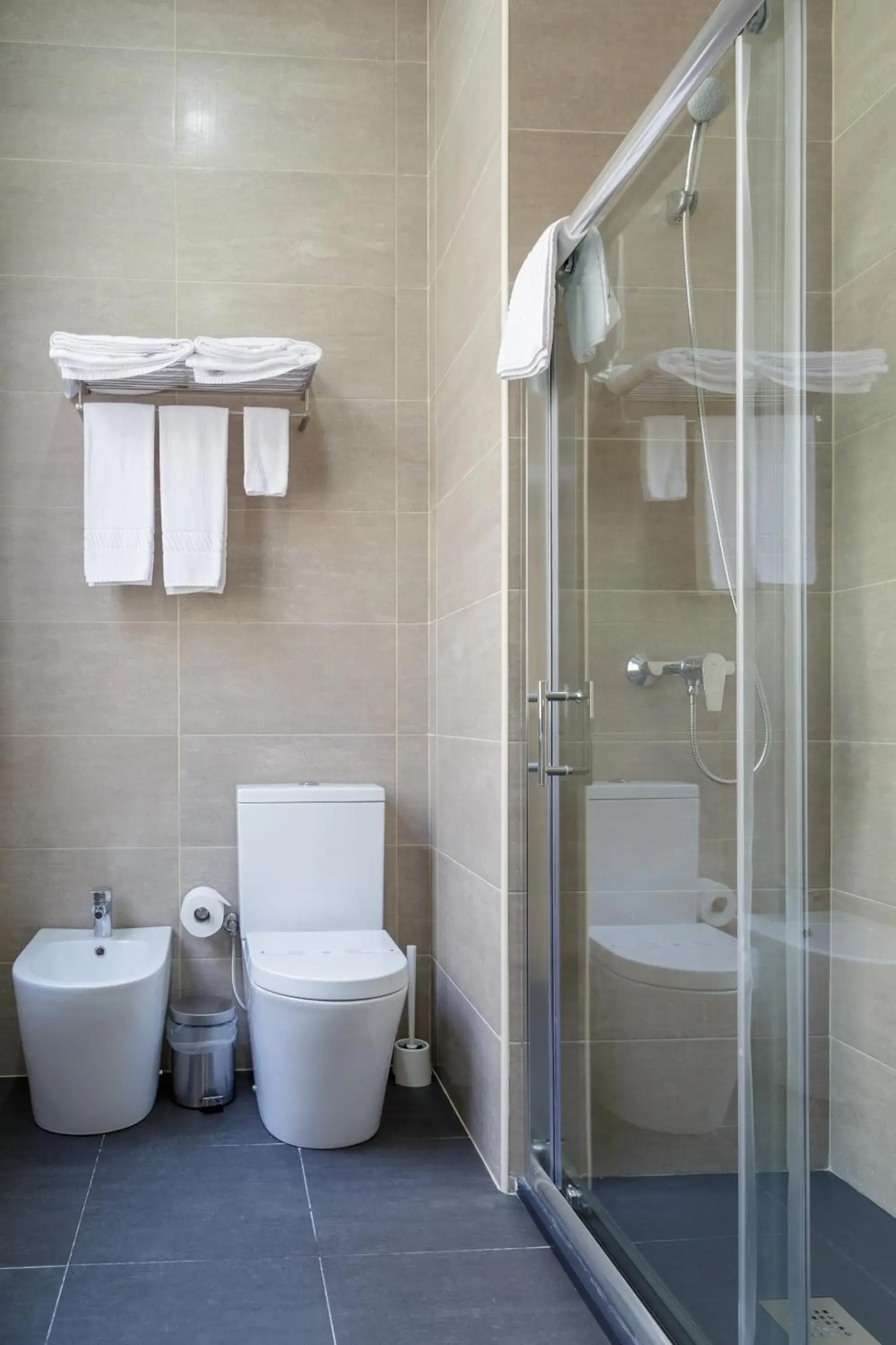 Bathroom in Porto Domus Hotel