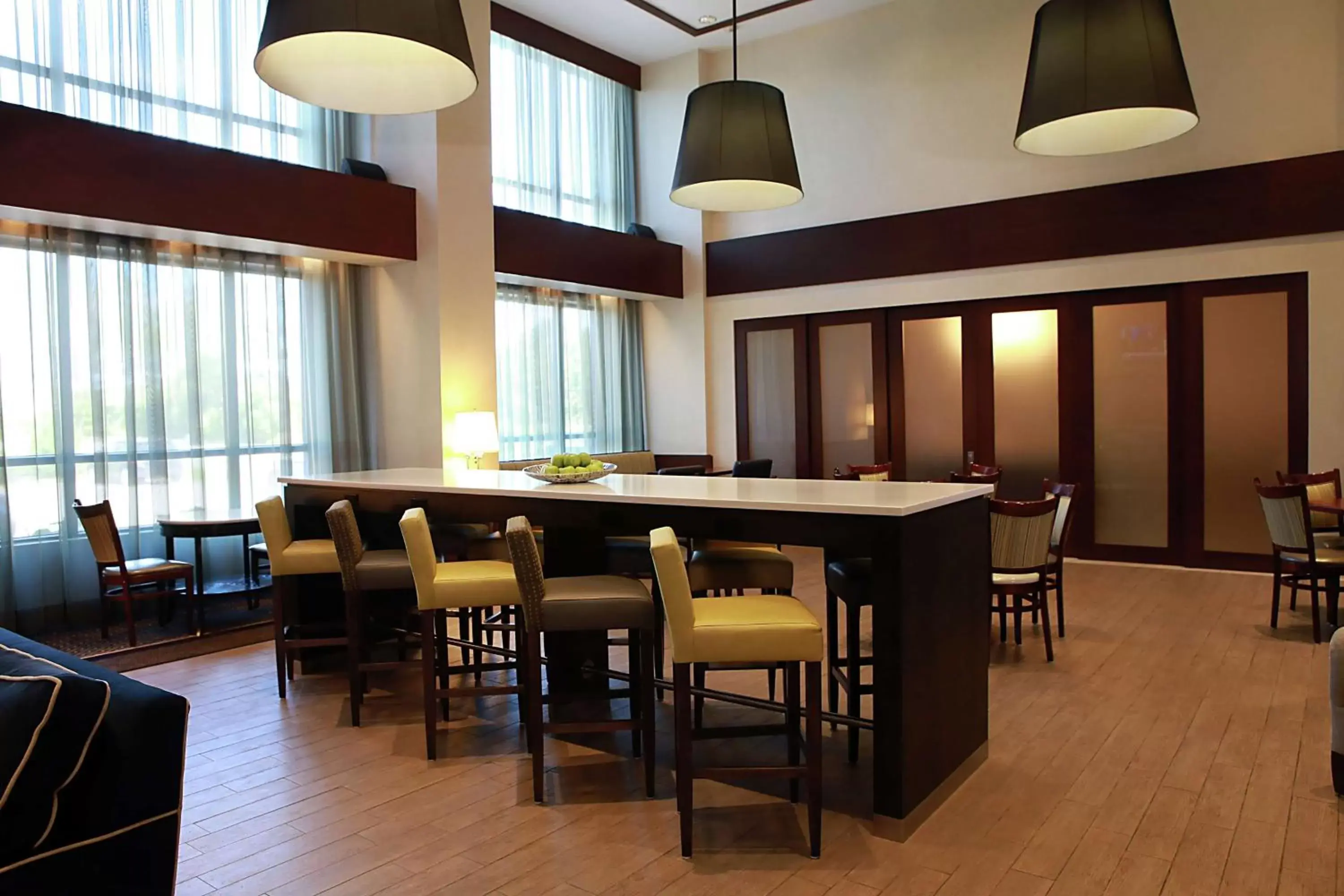 Lobby or reception in Hampton Inn & Suites Laval
