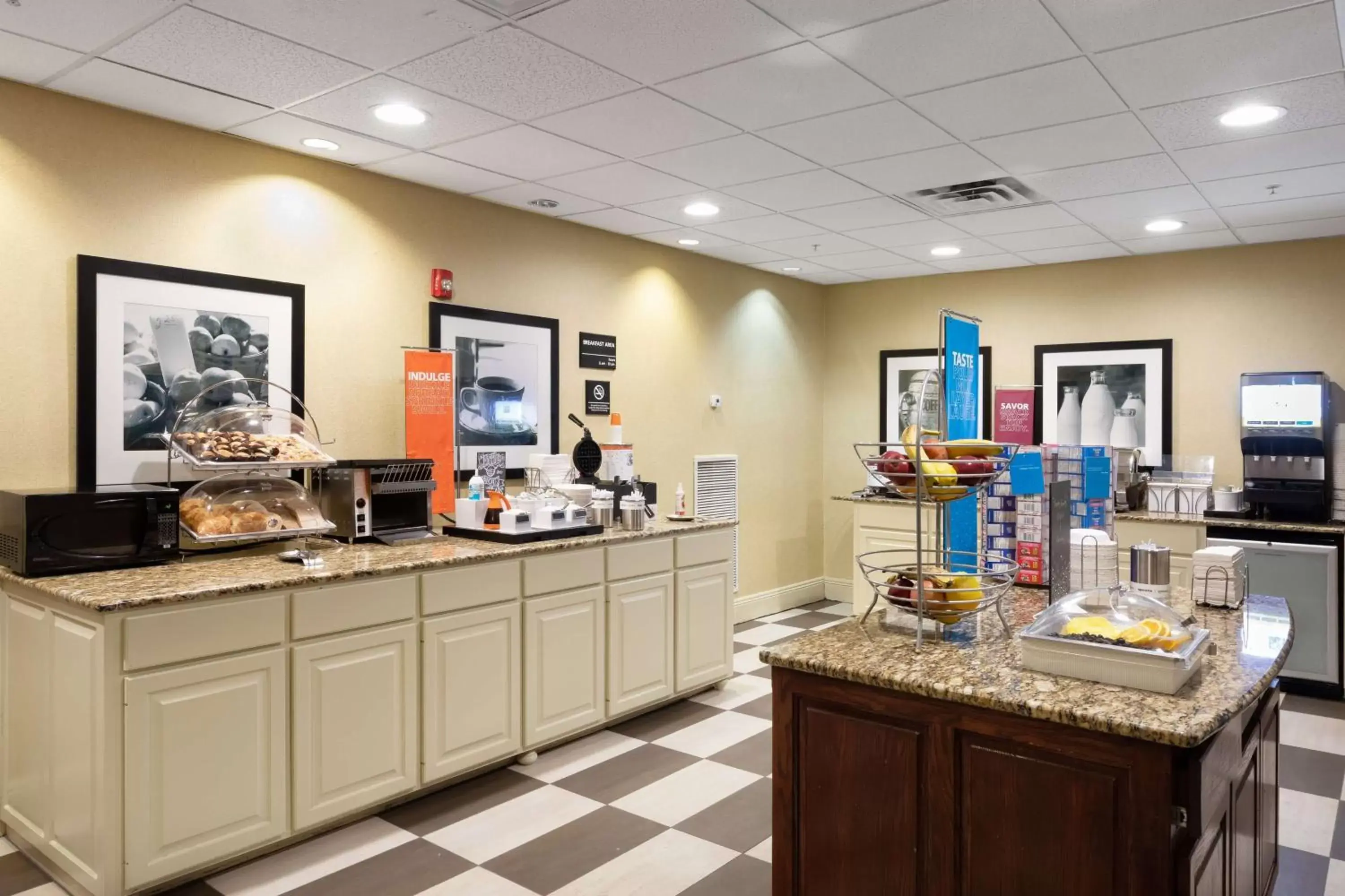 Dining area, Restaurant/Places to Eat in Hampton Inn & Suites Baton Rouge - I-10 East