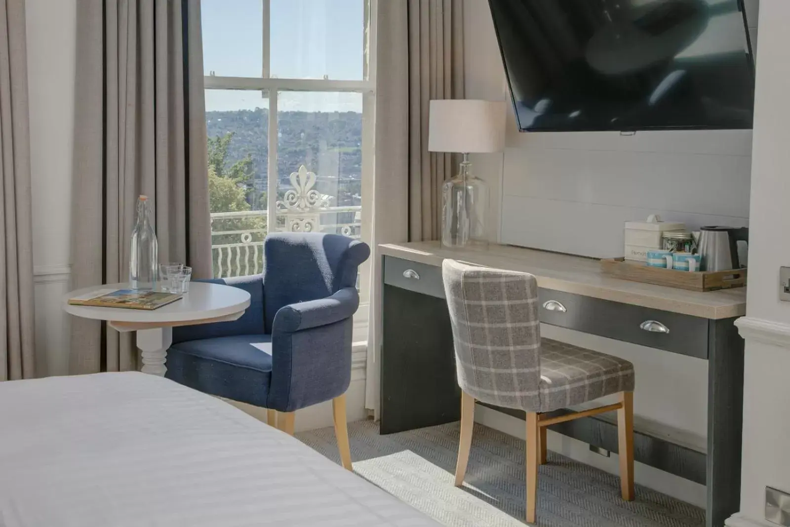 Bedroom, Seating Area in Lansdown Grove Hotel