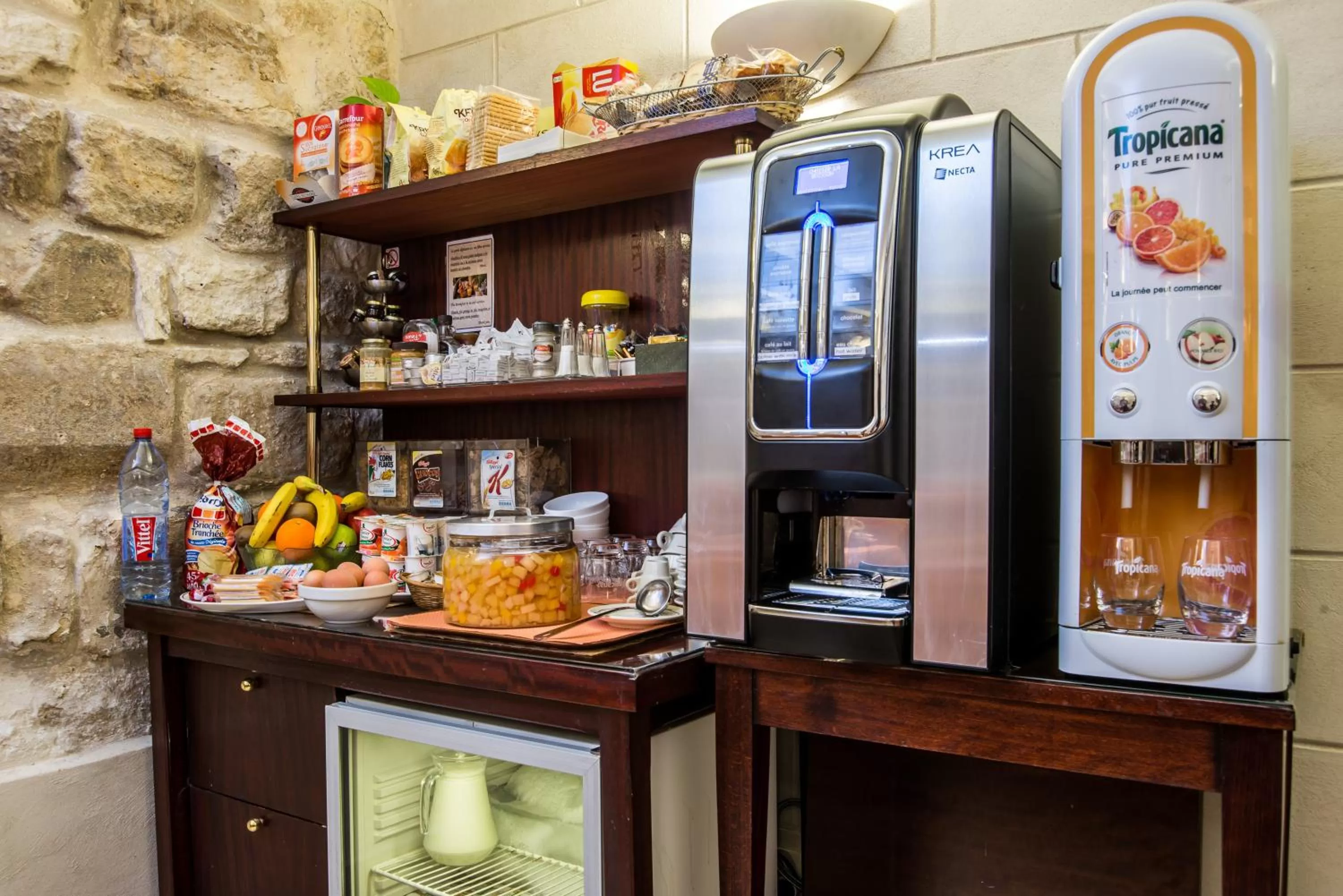 Food in Austin's Arts Et Metiers Hotel