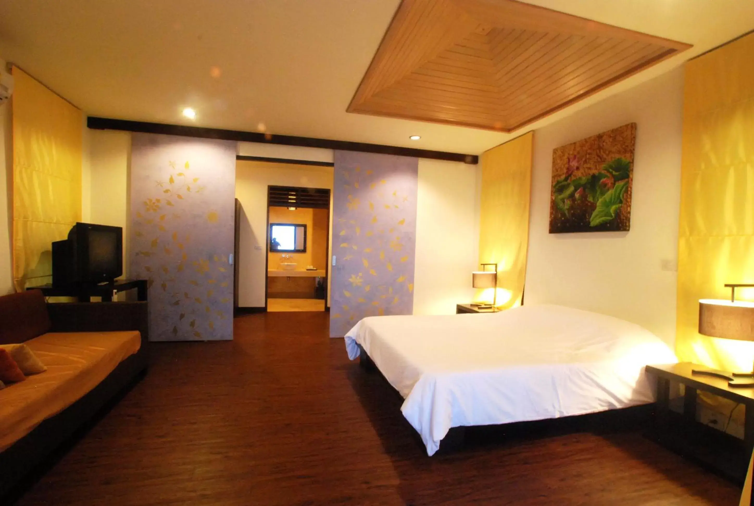 Bed in Ban Saithong Beach Resort