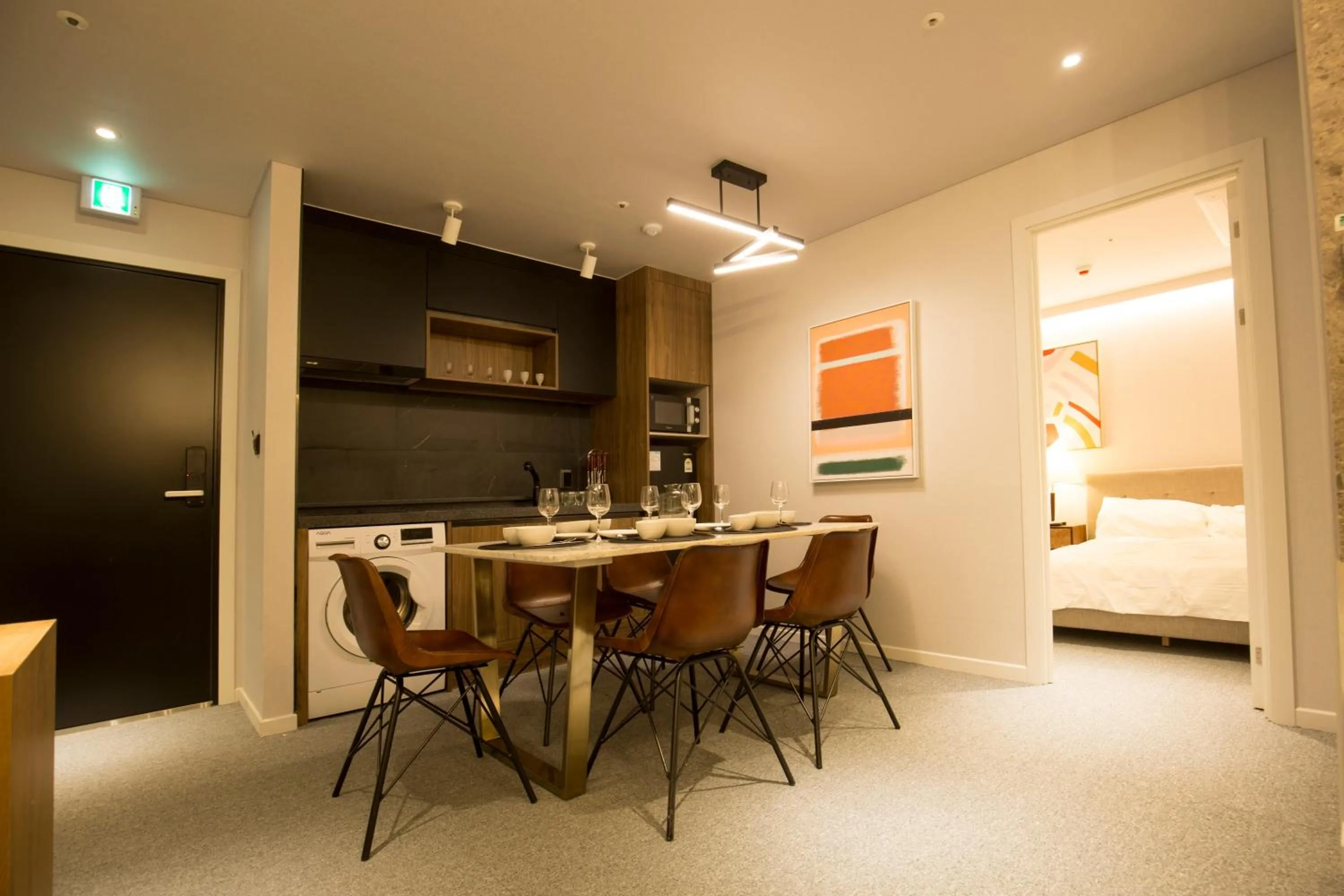 Dining Area in UH Suite The Jongno