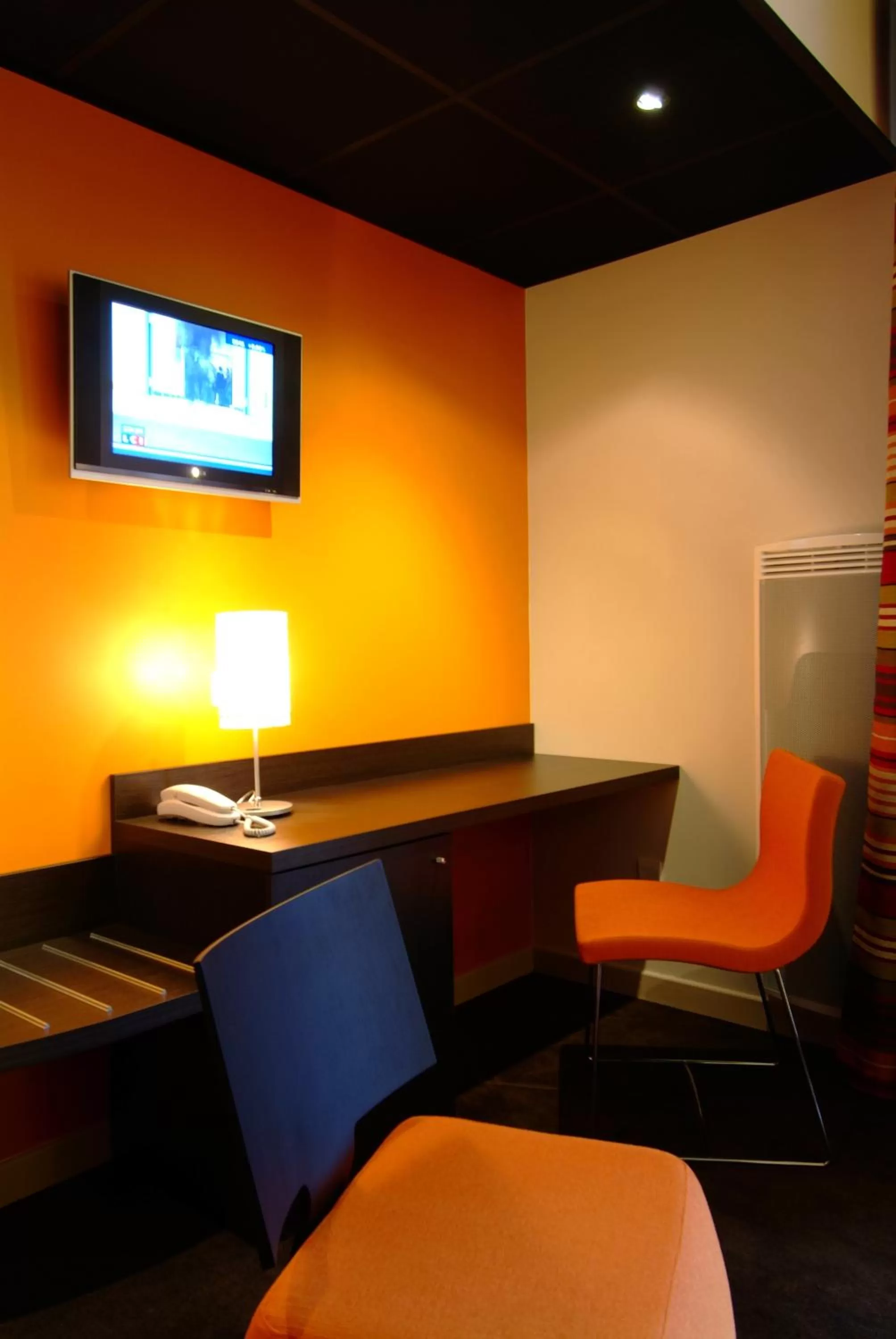 Bedroom in The Originals Boutique, Hôtel Marytel, Montbrison