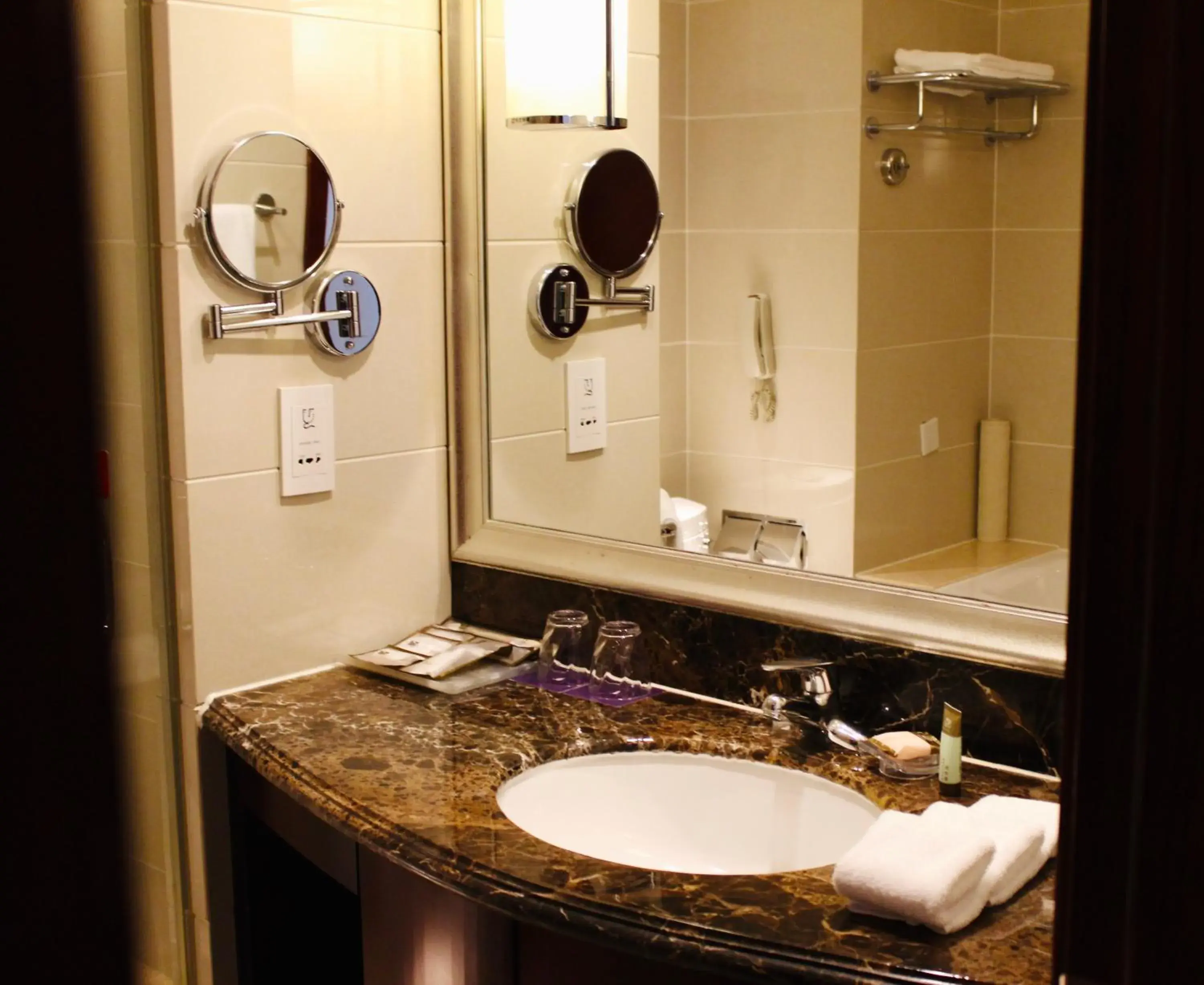 Toilet, Bathroom in Tianjin Saixiang Hotel