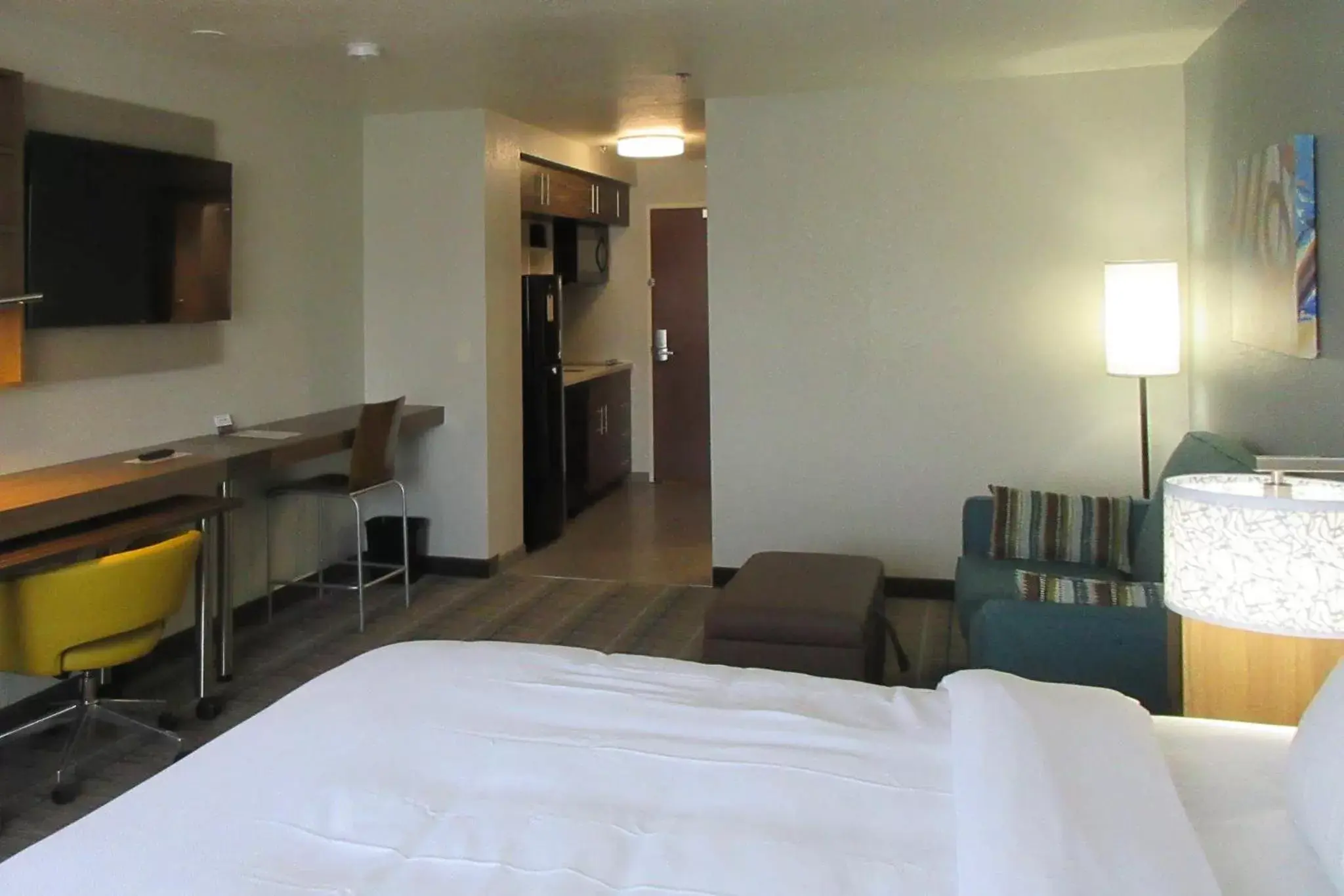 Kitchen or kitchenette, Bed in MainStay Suites I-90 City Center