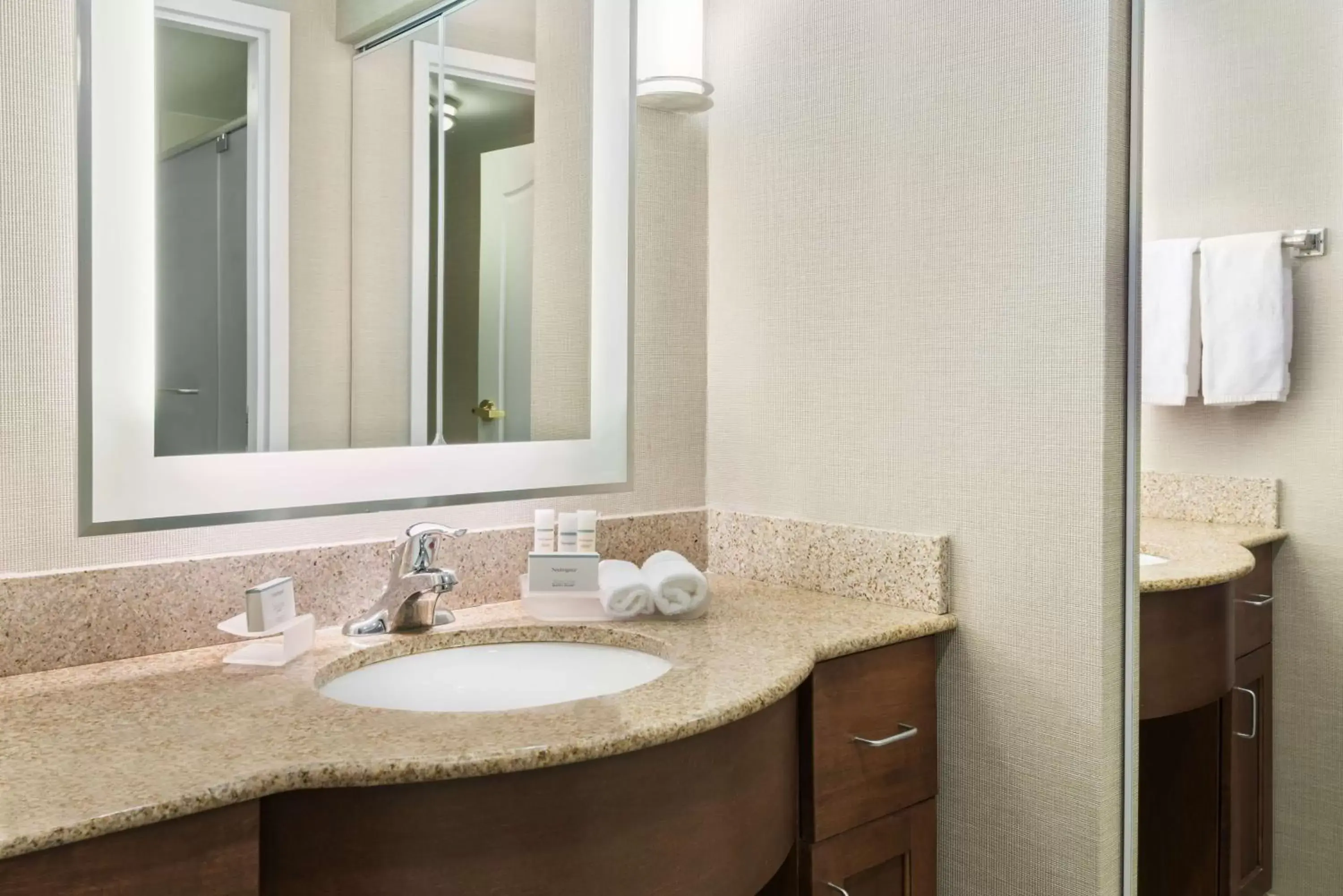 Bathroom in Homewood Suites by Hilton Holyoke-Springfield/North