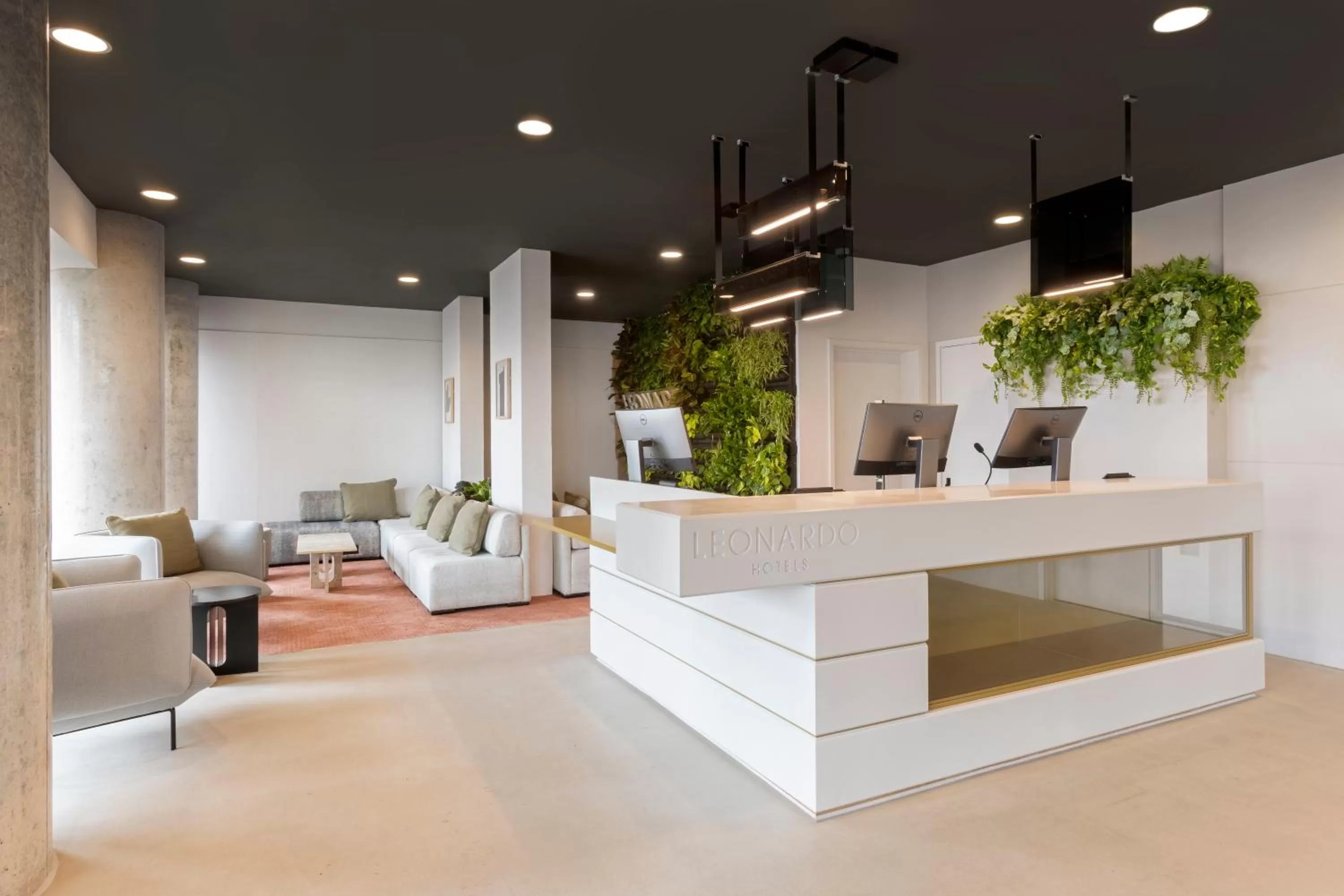 Lobby or reception in Leonardo Hotel Manchester Piccadilly