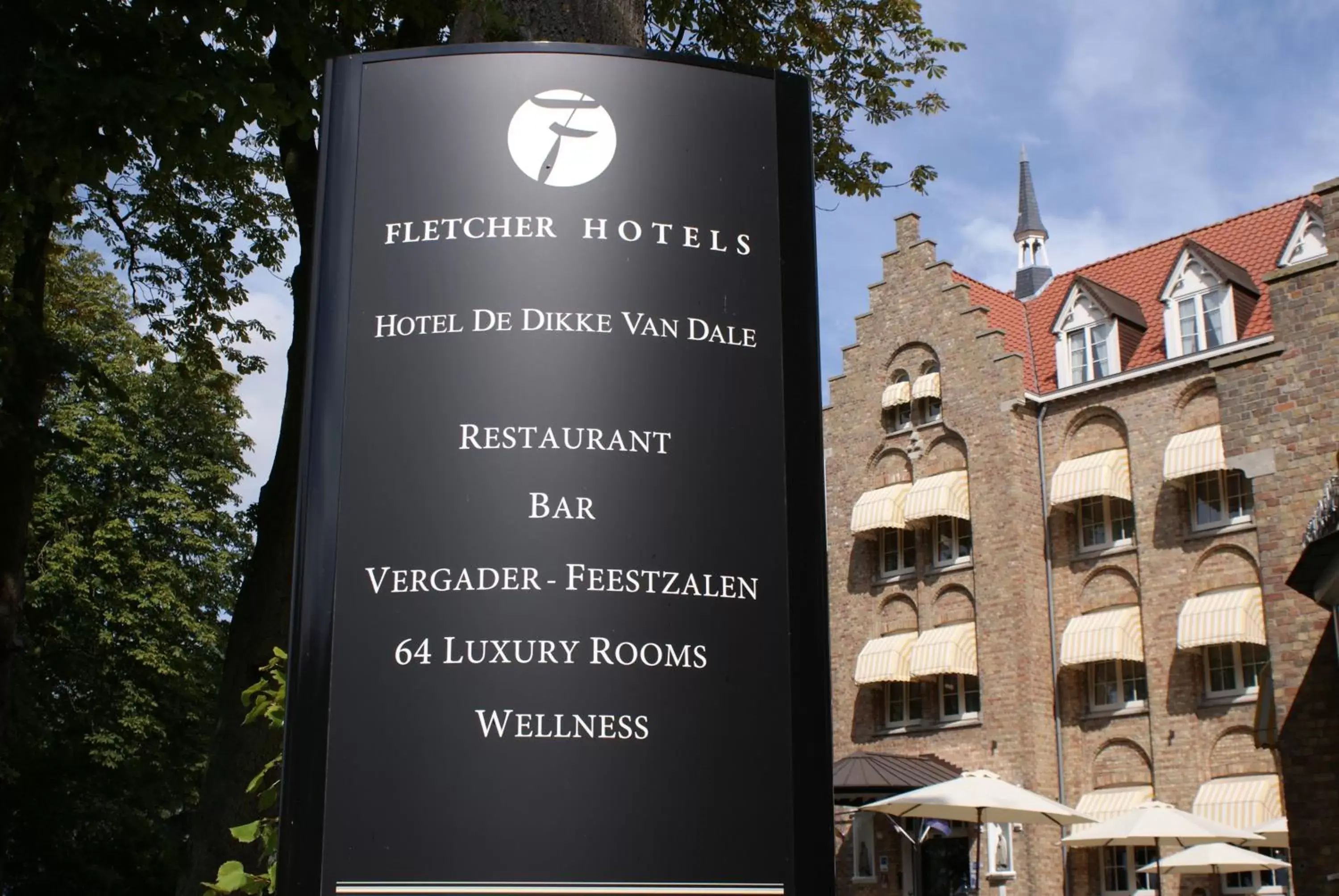 Facade/entrance in Fletcher Hotel-Restaurant de Dikke van Dale Facade/entrance in Fletcher Hotel-Restaurant de Dikke van Dale
