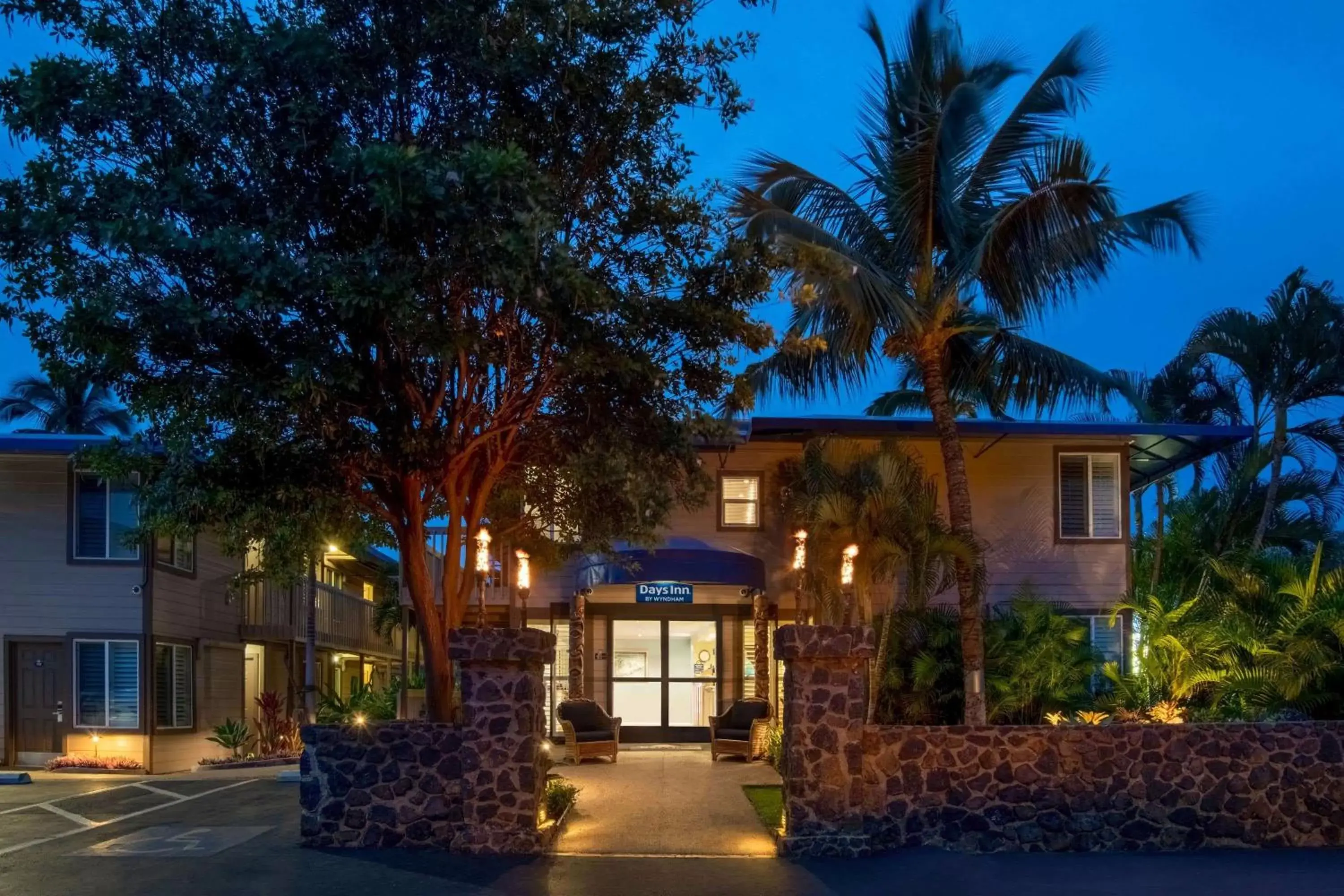 Property Building in Days Inn by Wyndham Maui Oceanfront