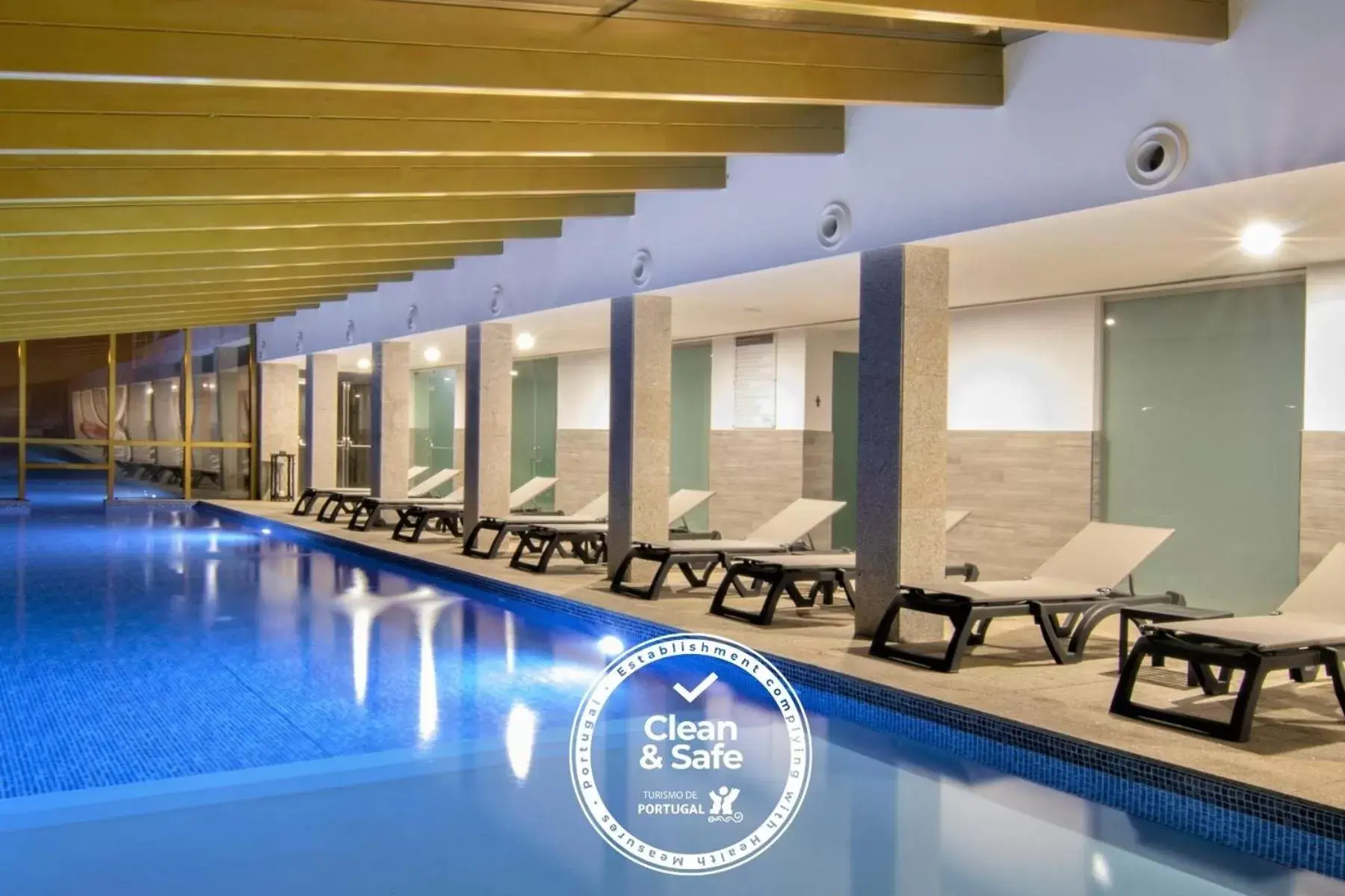 Swimming Pool in Luna Hotel Serra da Estrela