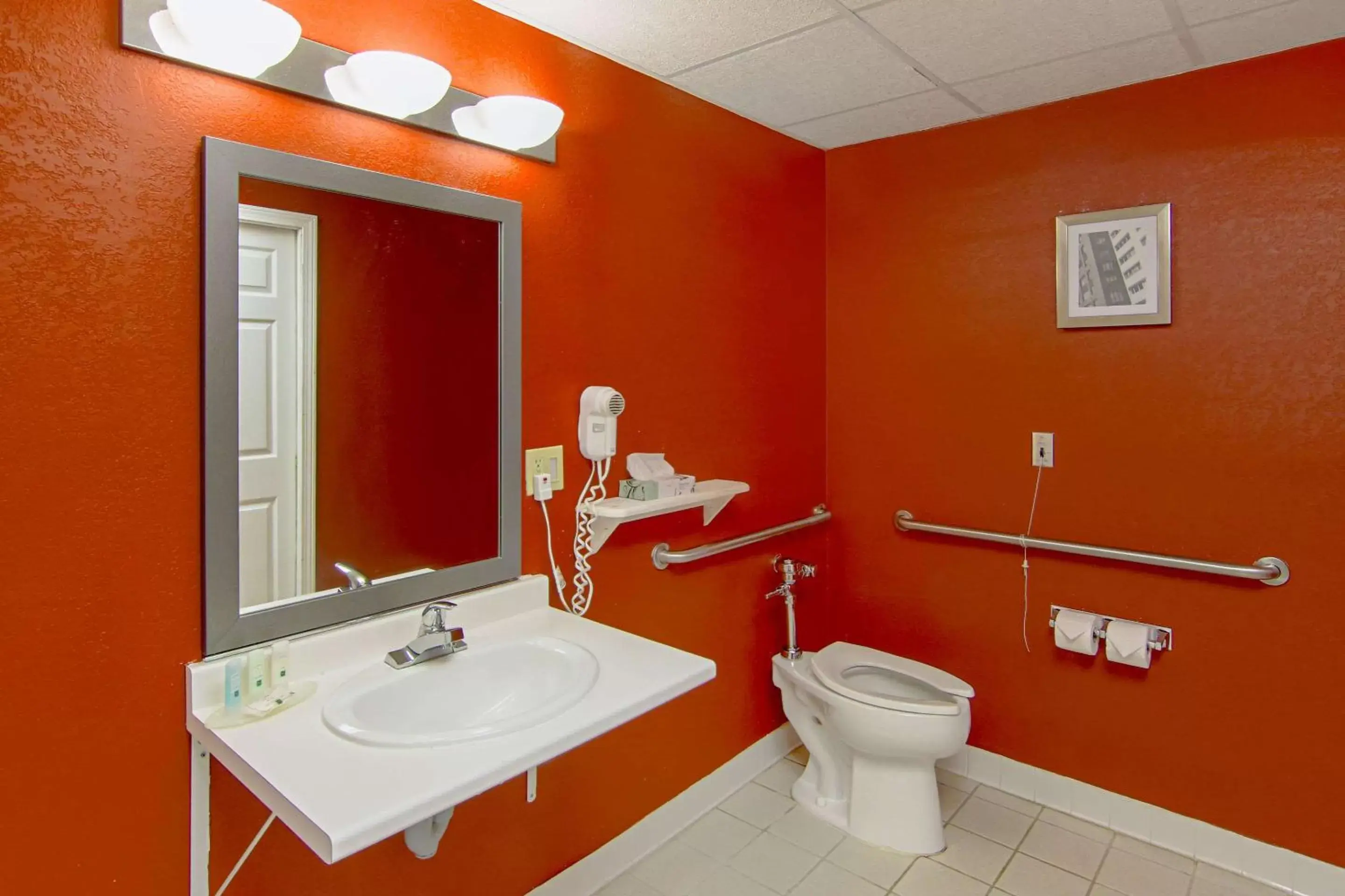 Bathroom in Quality Inn Plainfield I-395 Bathroom in Quality Inn Plainfield I-395