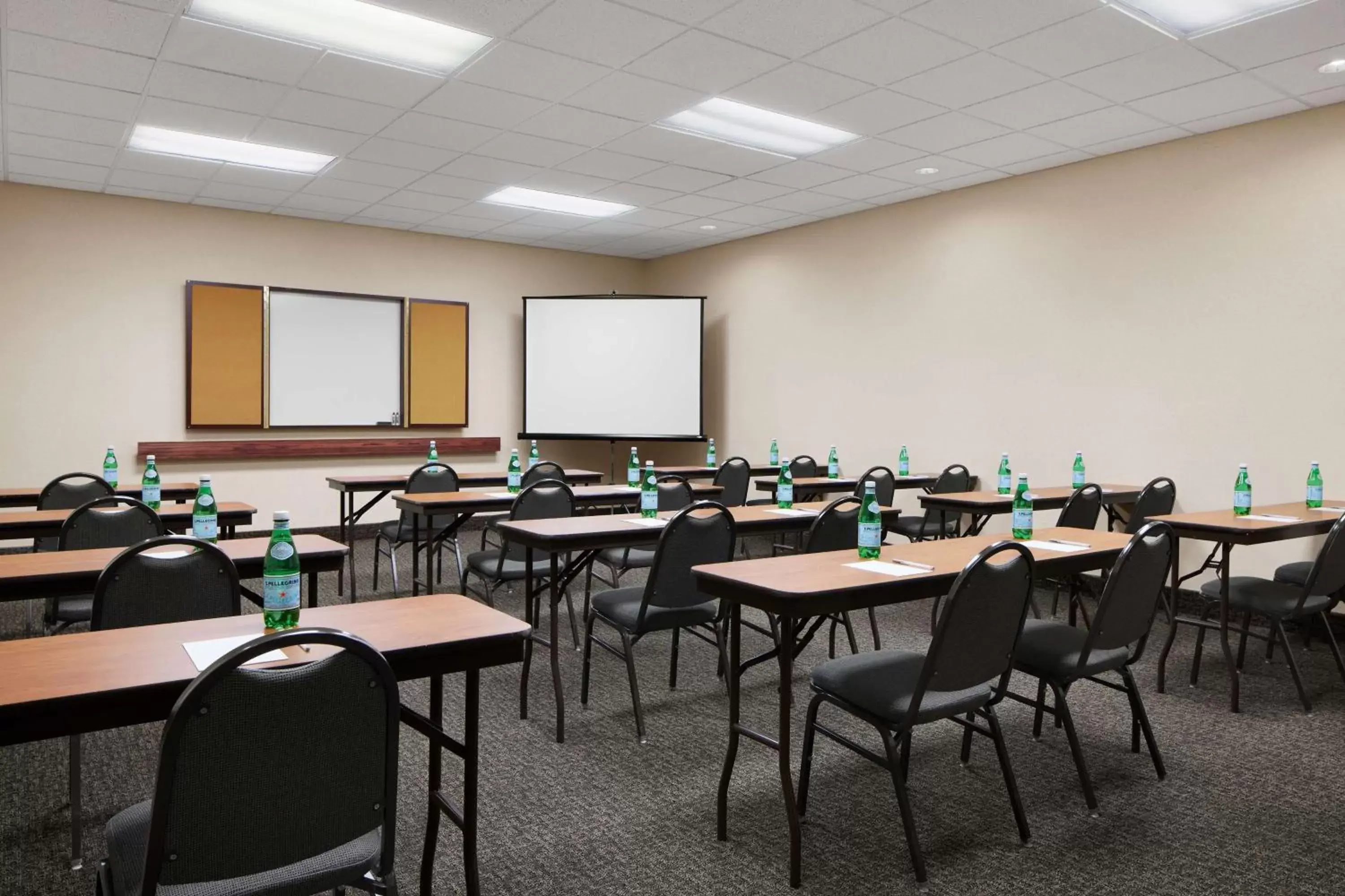 Meeting/conference room in Hampton Inn & Suites Tulsa South Bixby