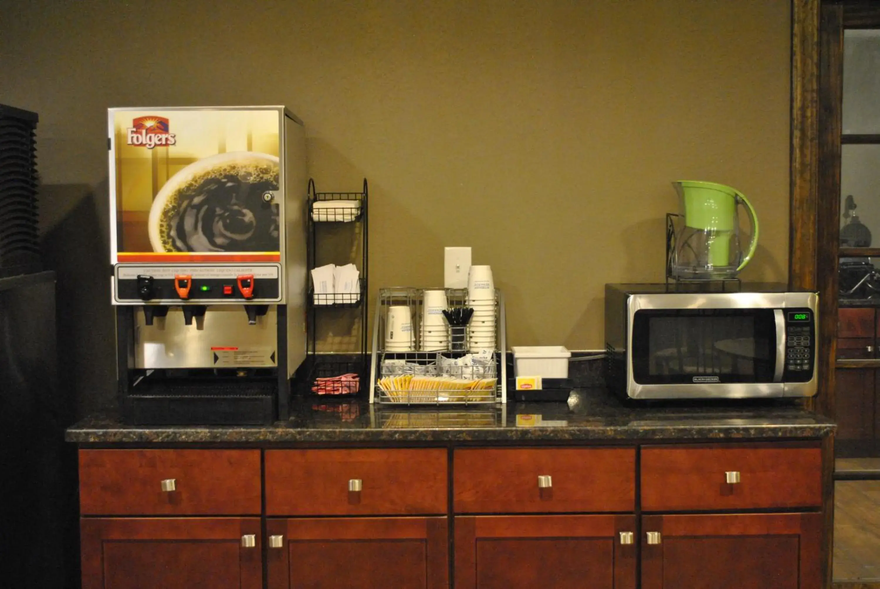 Coffee/tea facilities in Super 8 by Wyndham Cromwell/Middletown