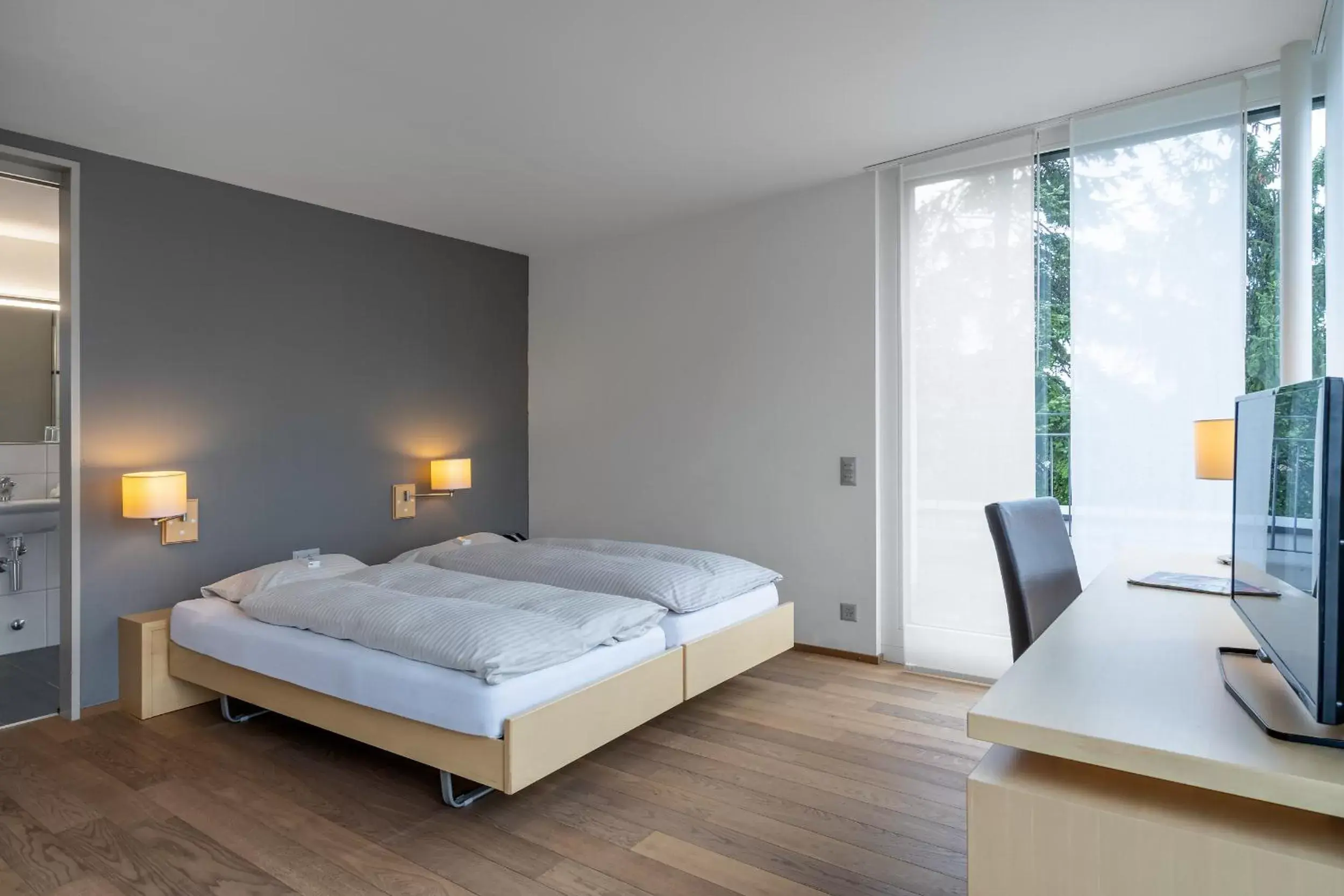 Bedroom, Bed in Hotel Artos Interlaken