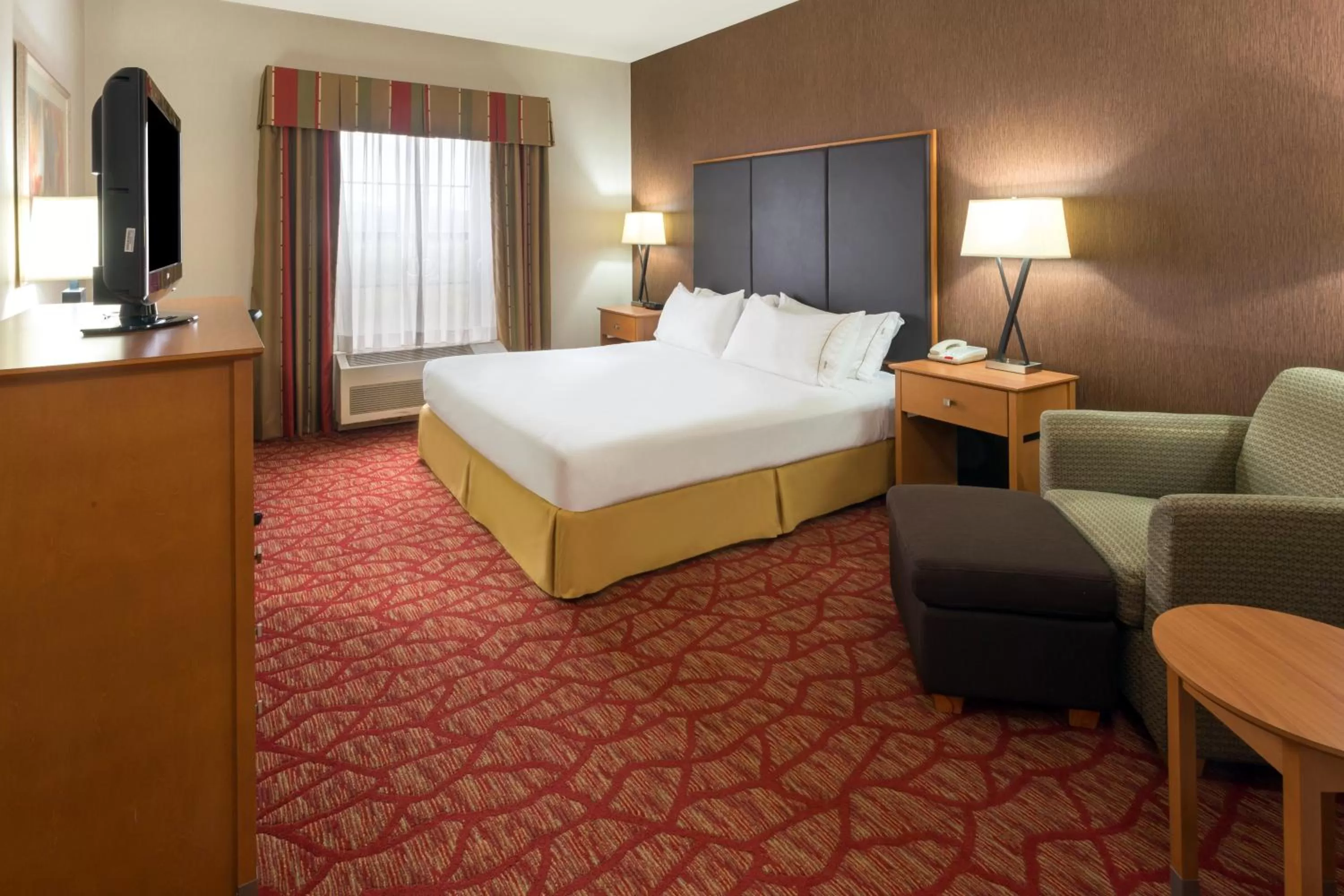 Photo of the whole room, Bed in Holiday Inn Express Grants Pass by IHG