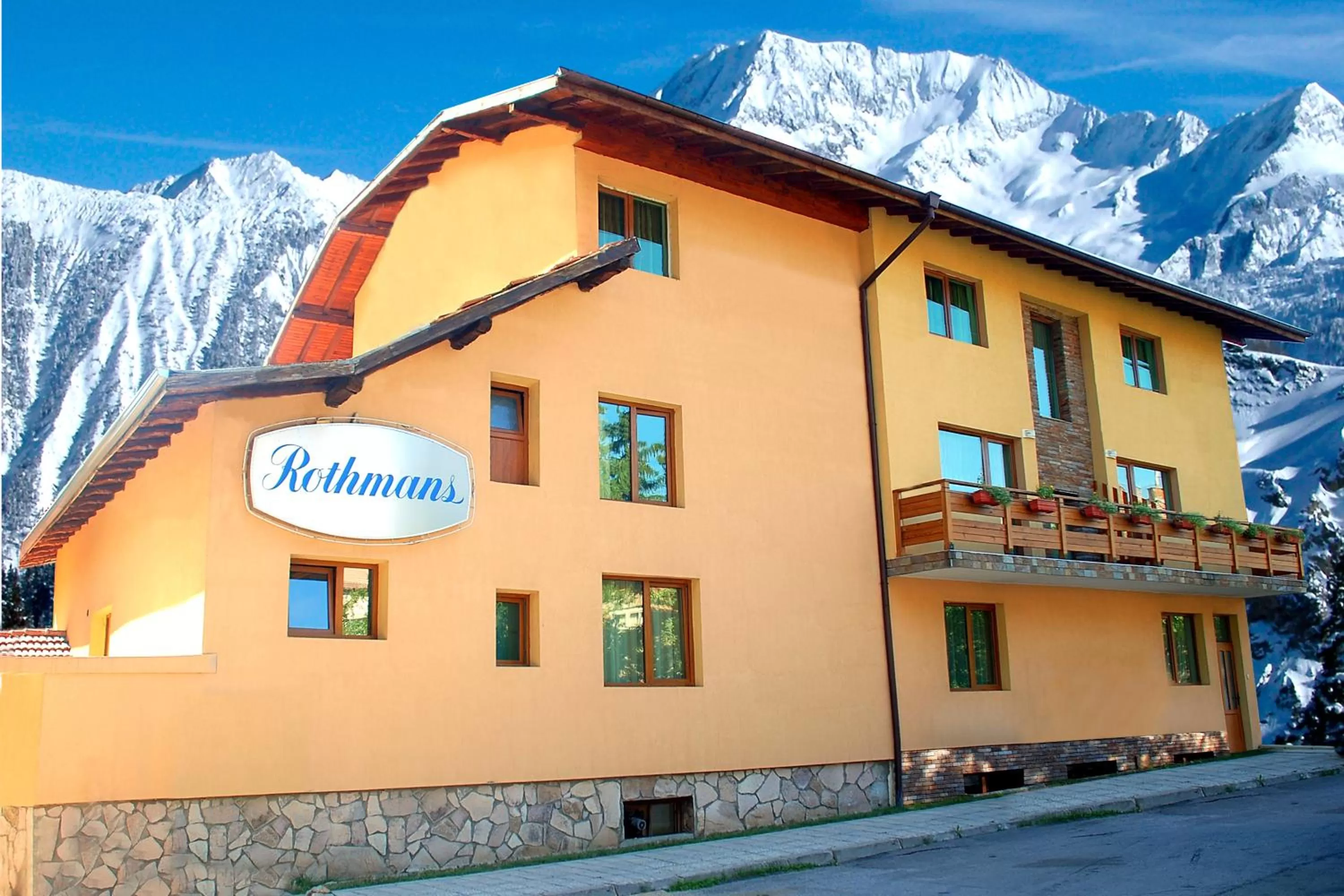 Property building in Hotel Rothmans-Breakfast - Free parking - Lobby