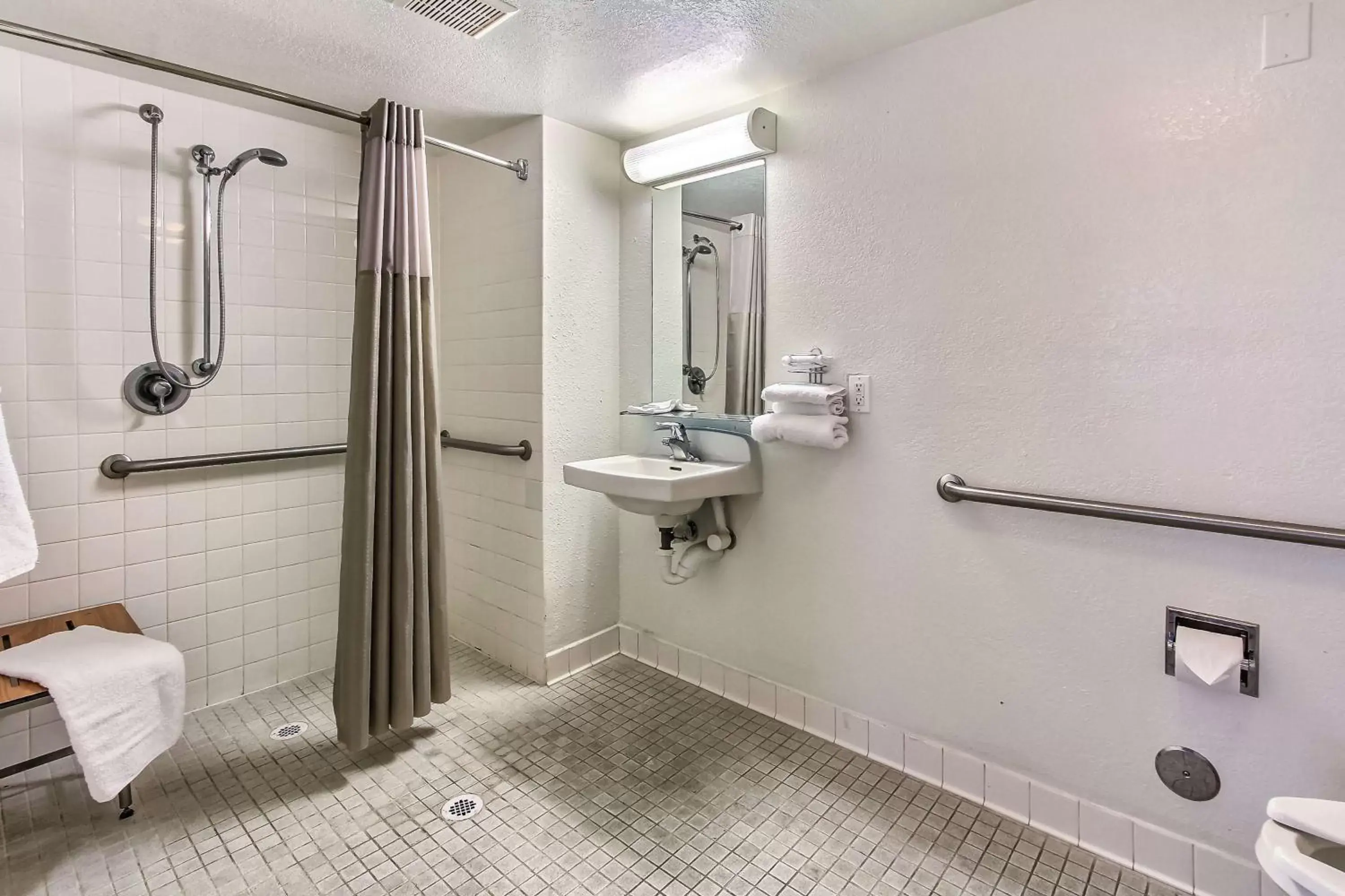 Shower, Bathroom in Motel 6-Salinas, CA - North Monterey Area