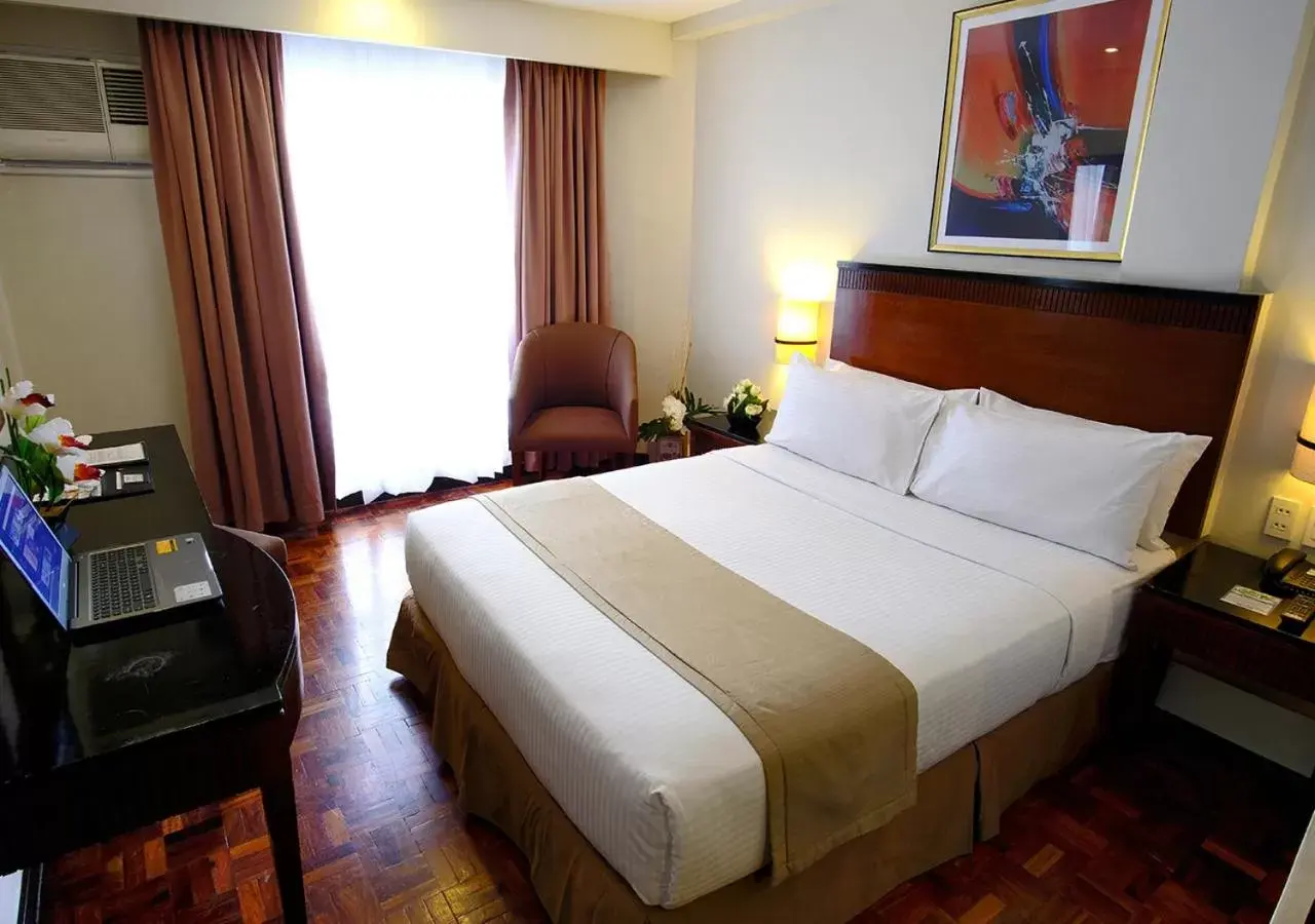 Bed in Fersal Hotel Neptune Makati