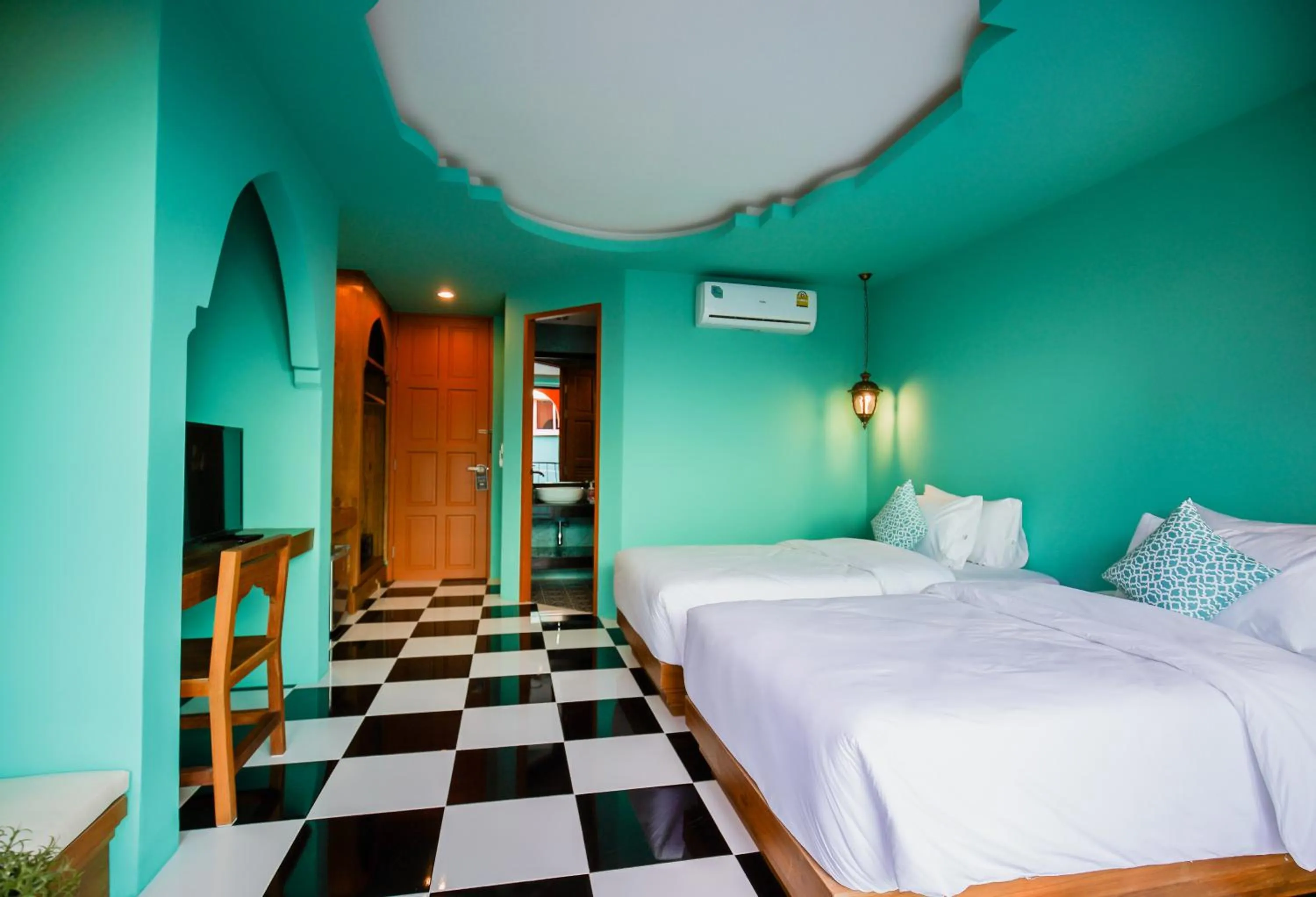 Photo of the whole room, Bed in Khaleej Mass Hotel Patong