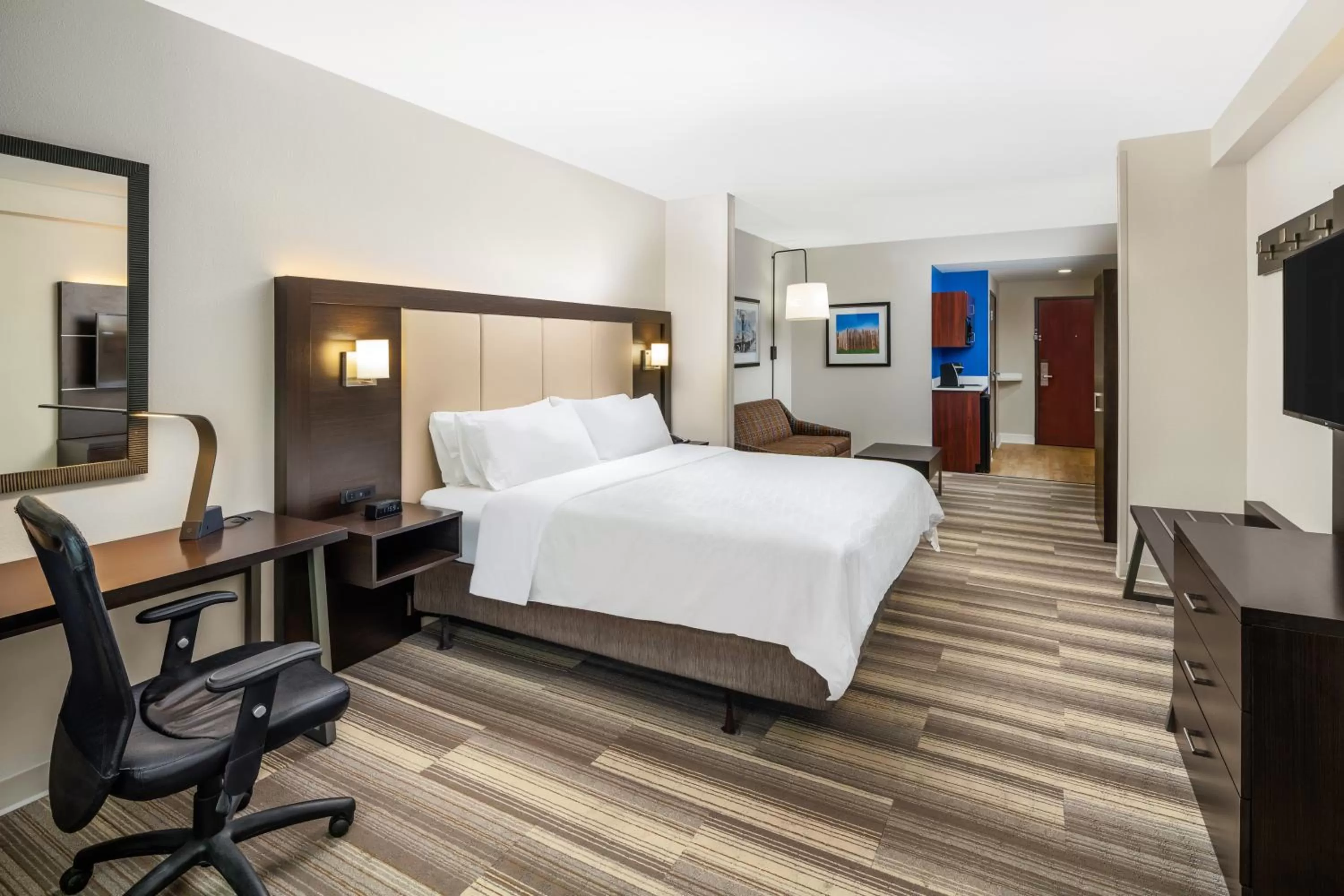 Bed in Holiday Inn Express & Suites Florence by IHG