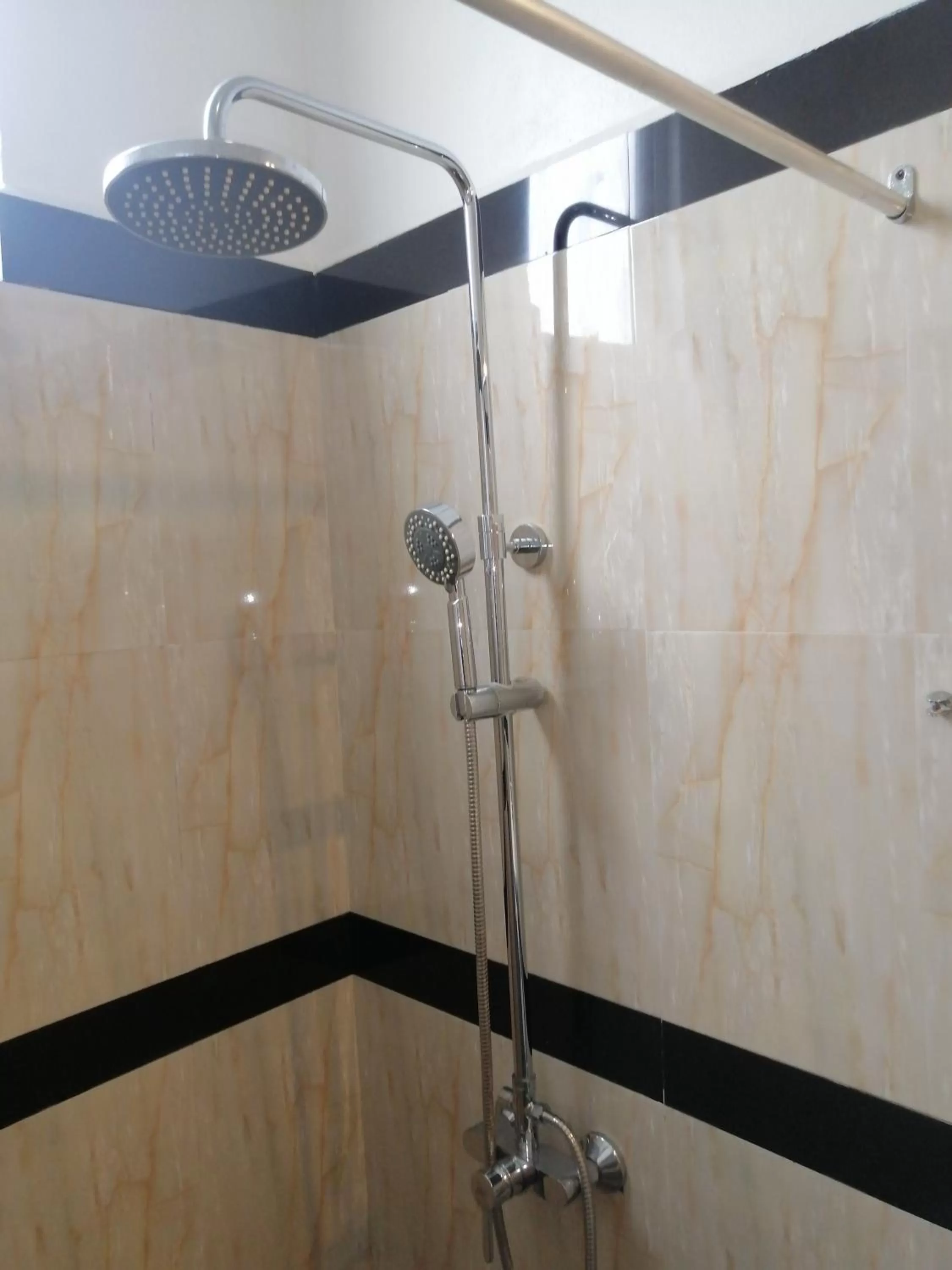 Le Petit Hotel & Restaurant