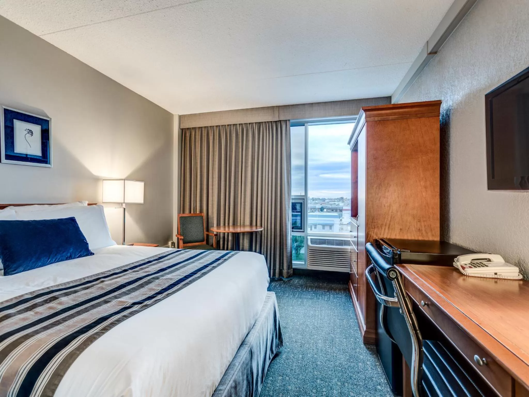 Day, Bed in Heritage Inn Hotel & Convention Centre - Saskatoon