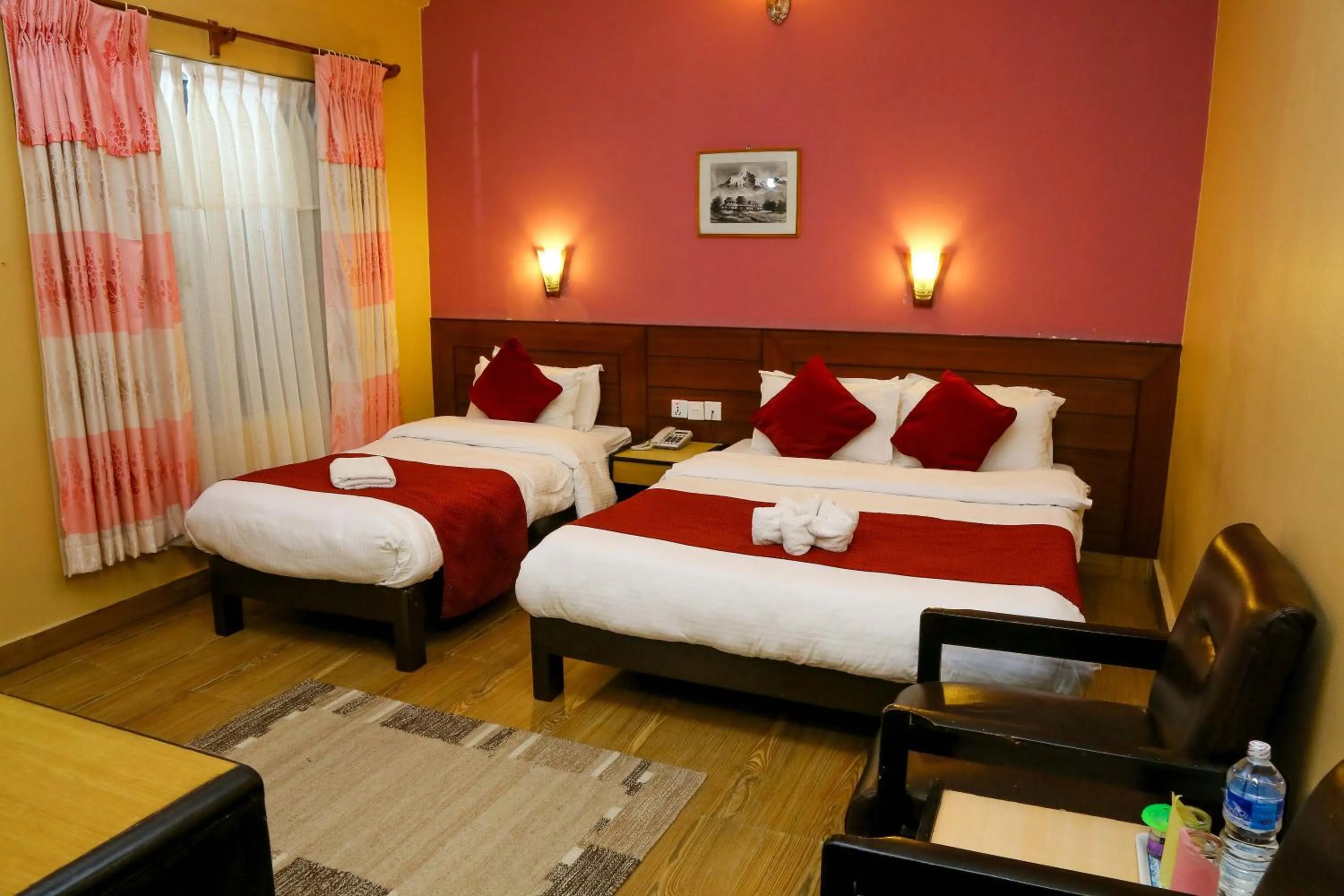 Photo of the whole room, Bed in Hotel Silver Oaks Inn