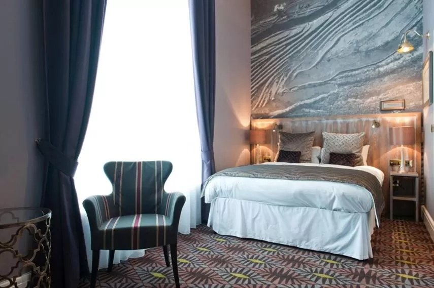 Shower, Bed in The Saxon Crown Wetherspoon