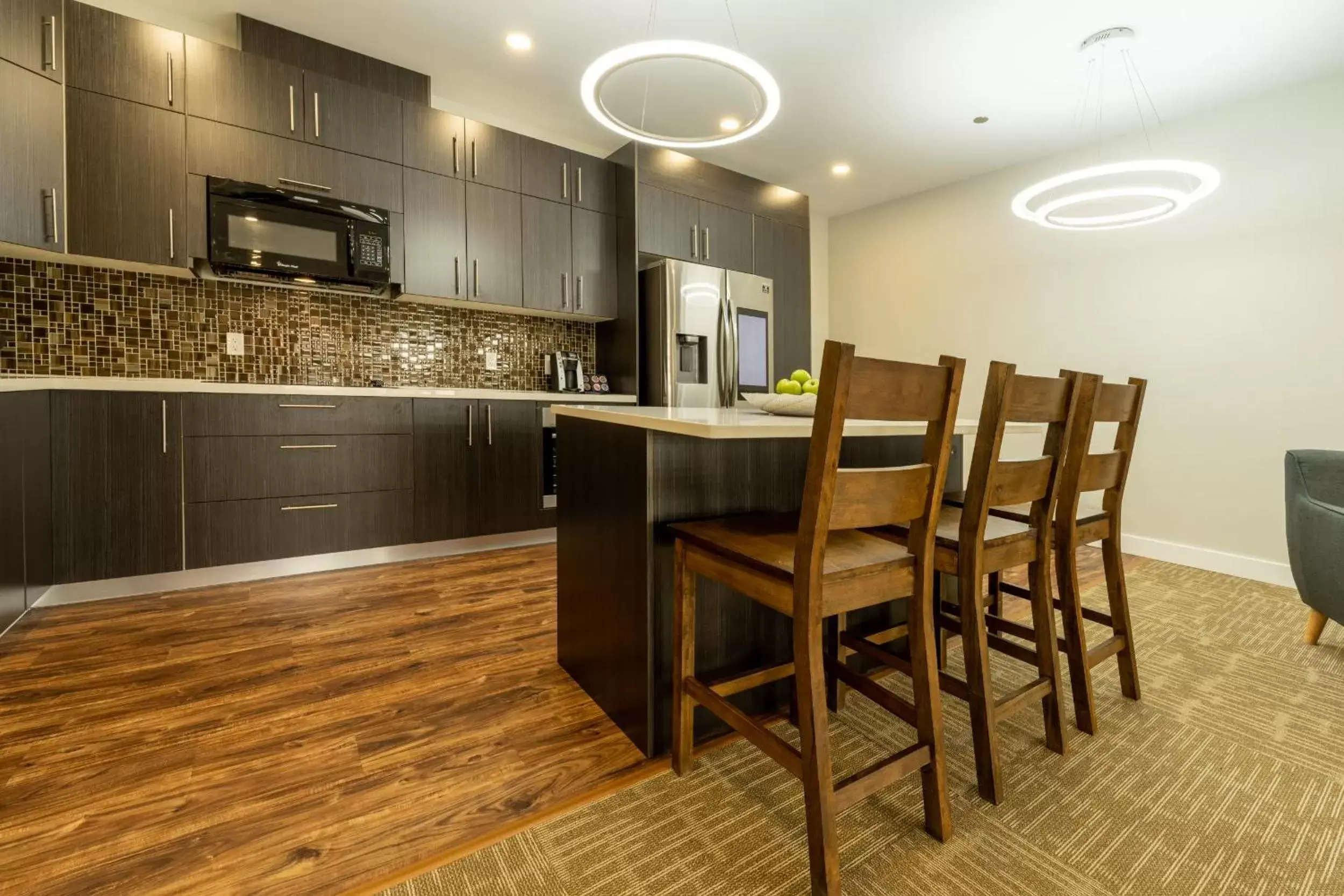 Kitchen/Kitchenette in Quality Inn Sunshine Suites