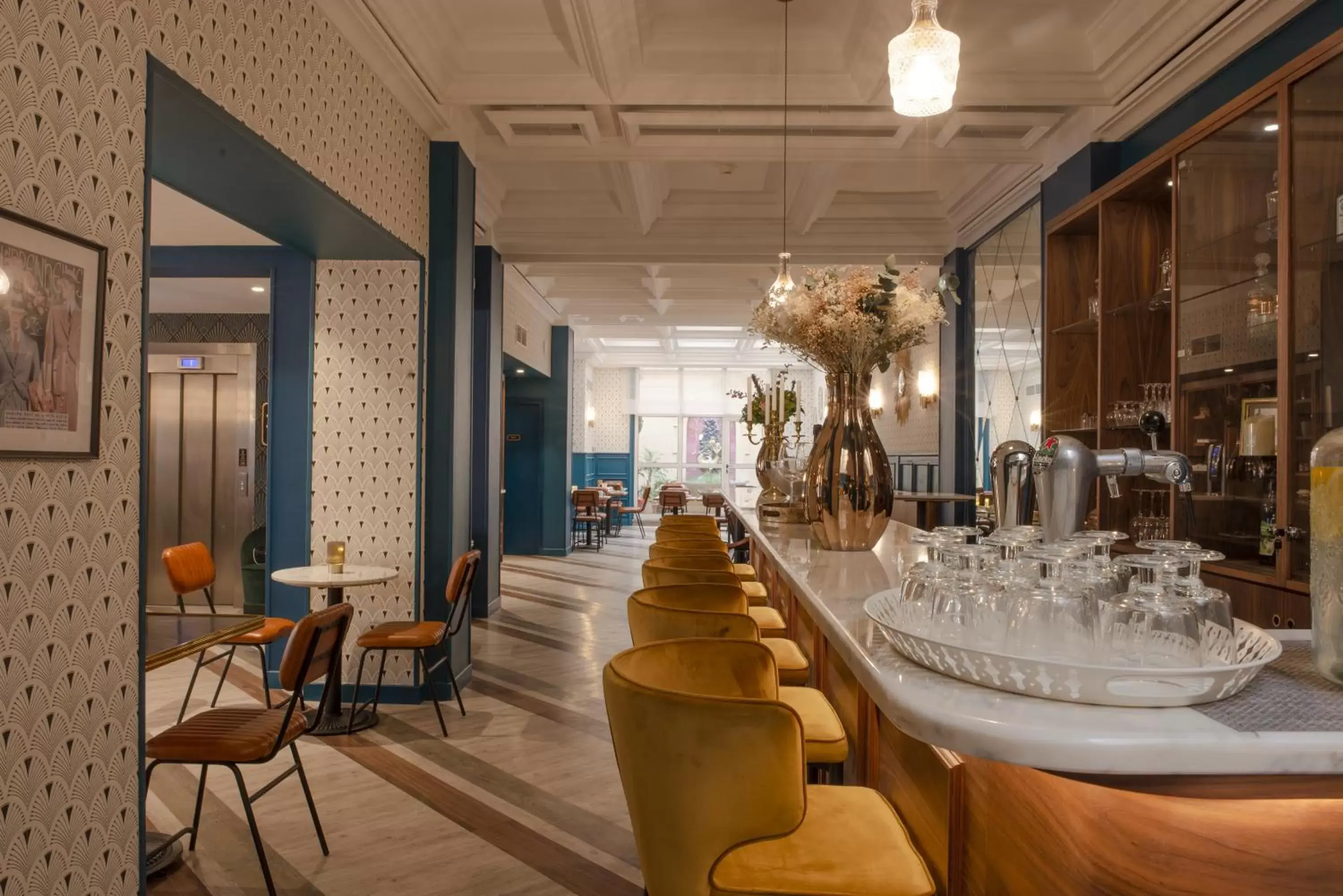 Lounge or bar in Hôtel Le Bristol Lounge or bar in Hôtel Le Bristol