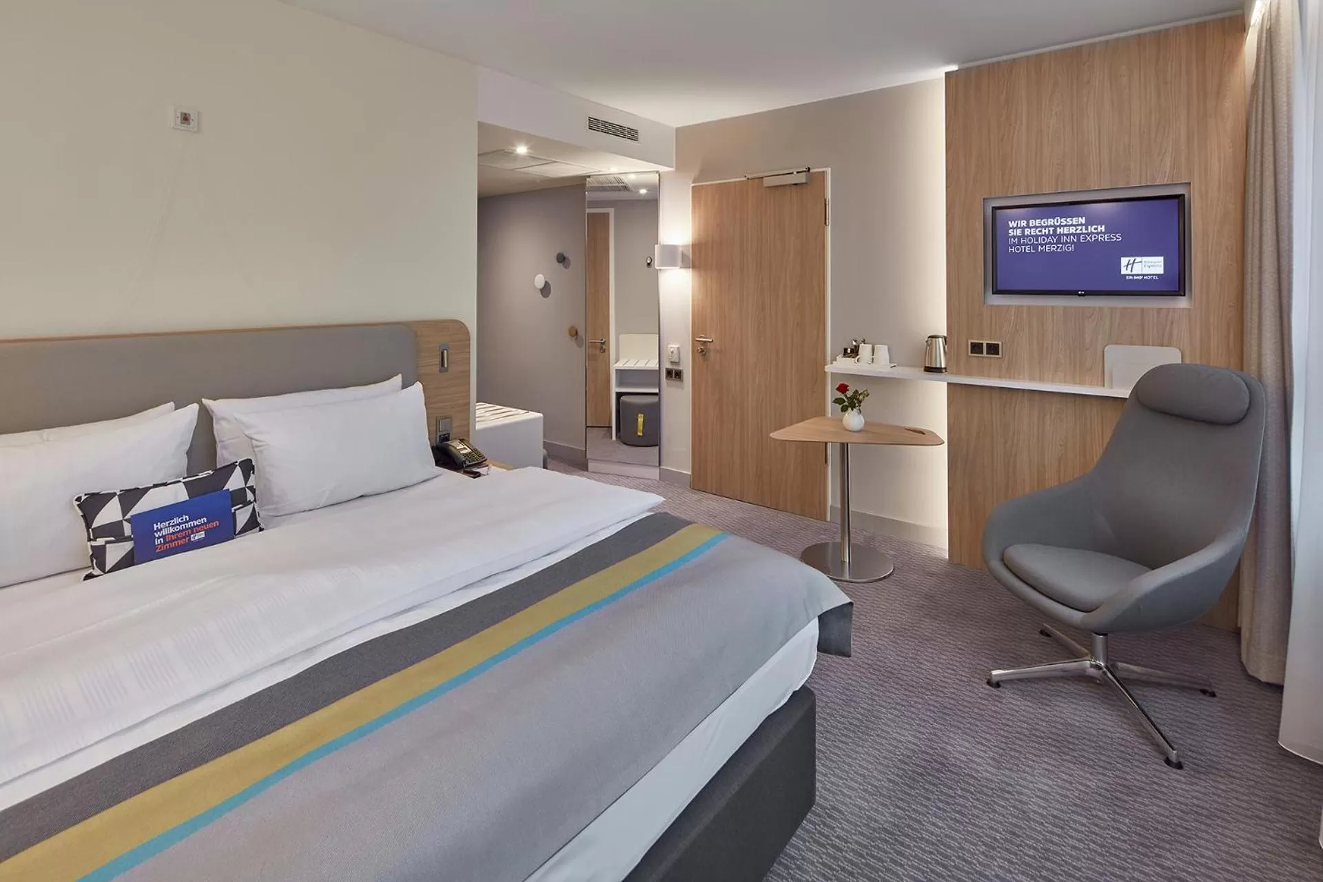 Double Room - Mobility Access with Roll-in Shower in Holiday Inn Express - Merzig, an IHG Hotel