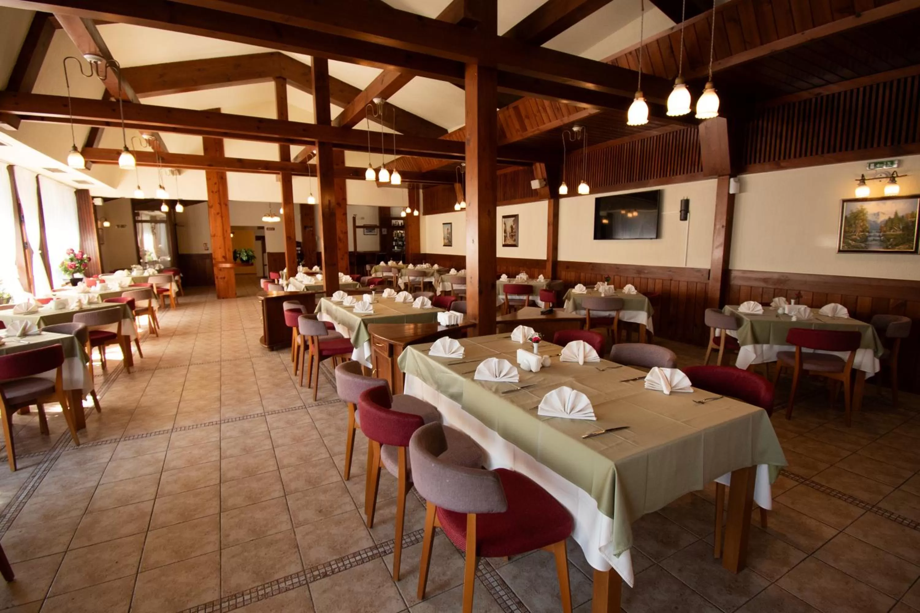 Restaurant/places to eat in Hotel Pirin